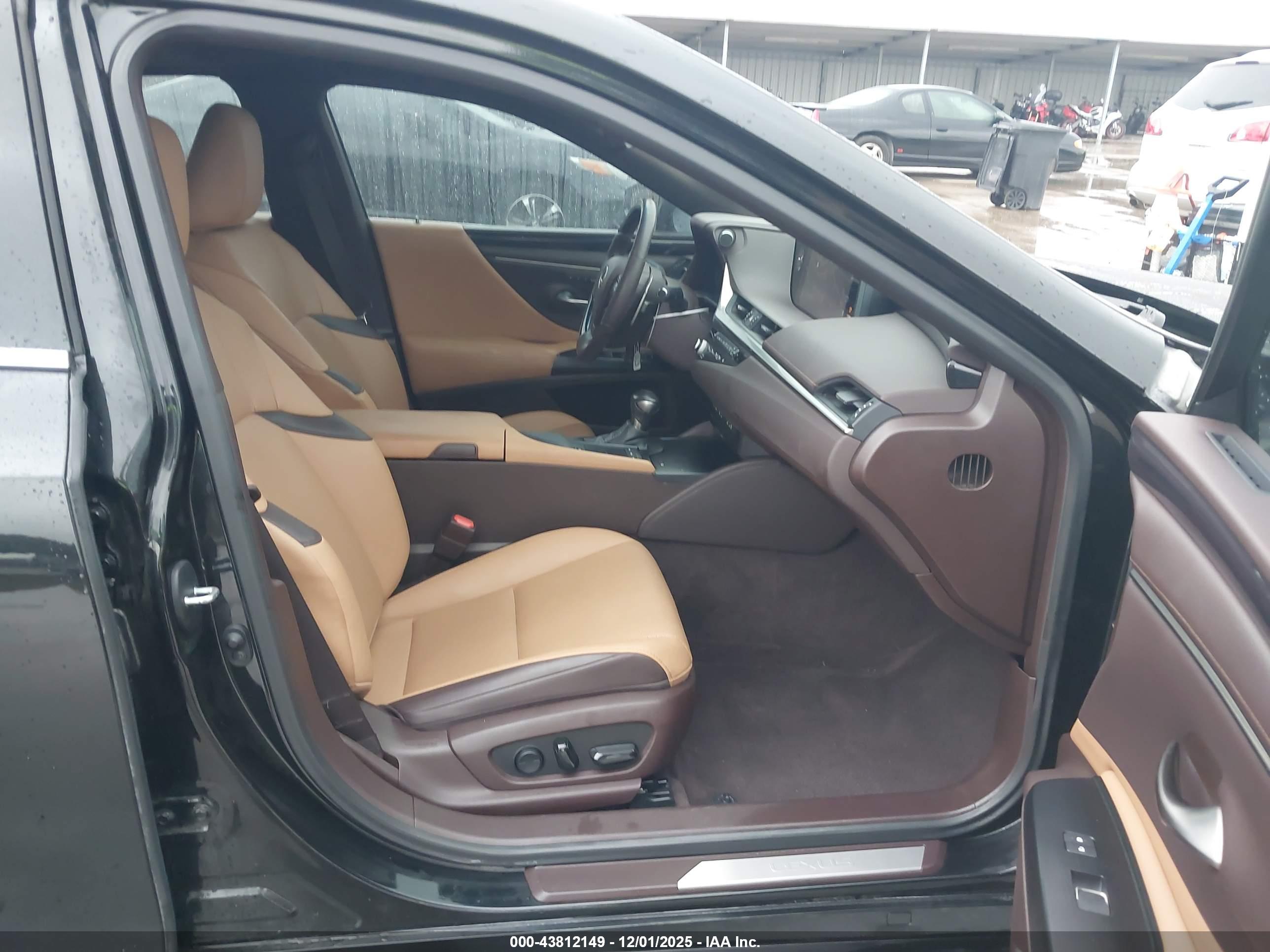 LEXUS ES image 5