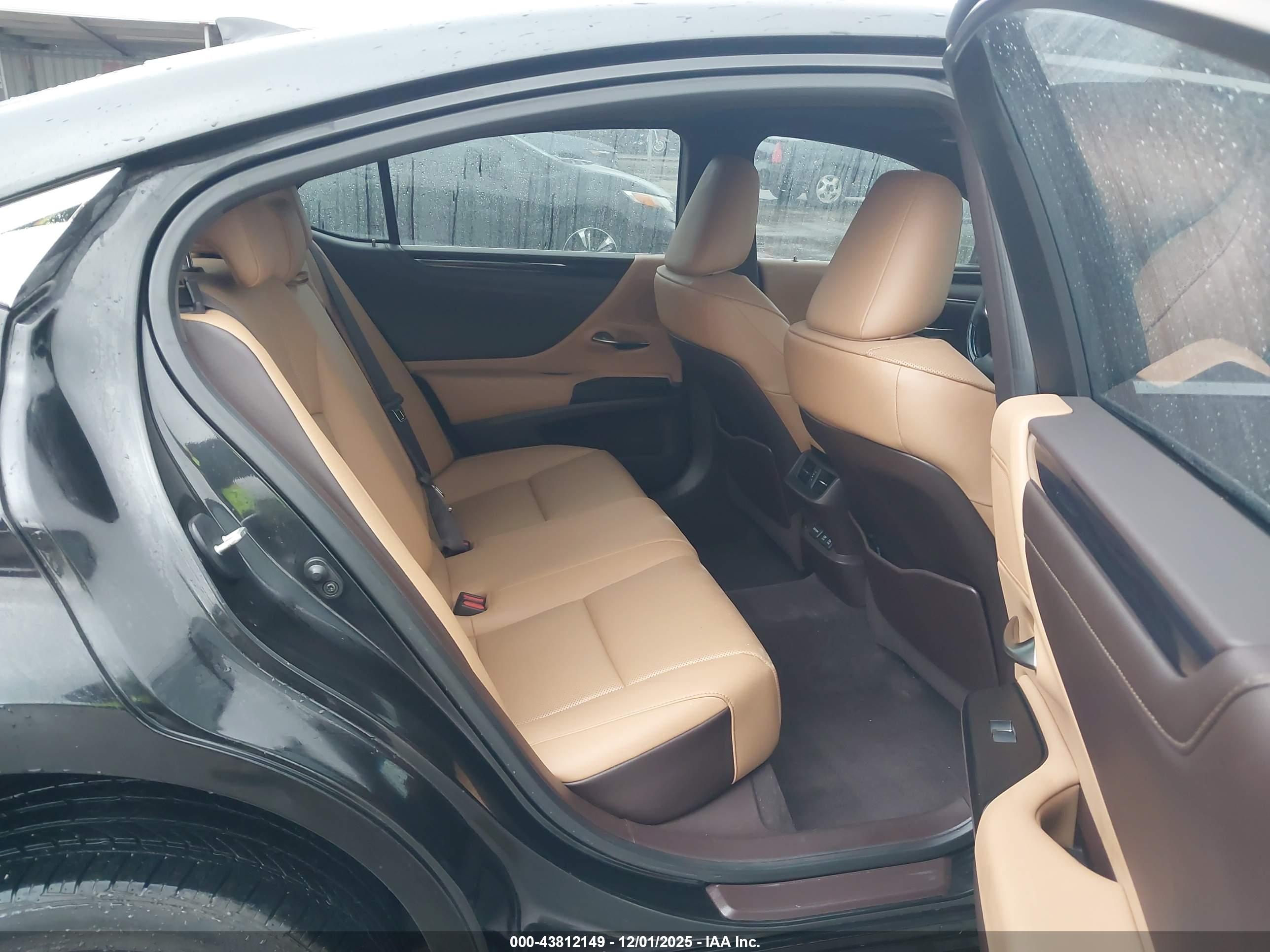 LEXUS ES image 8