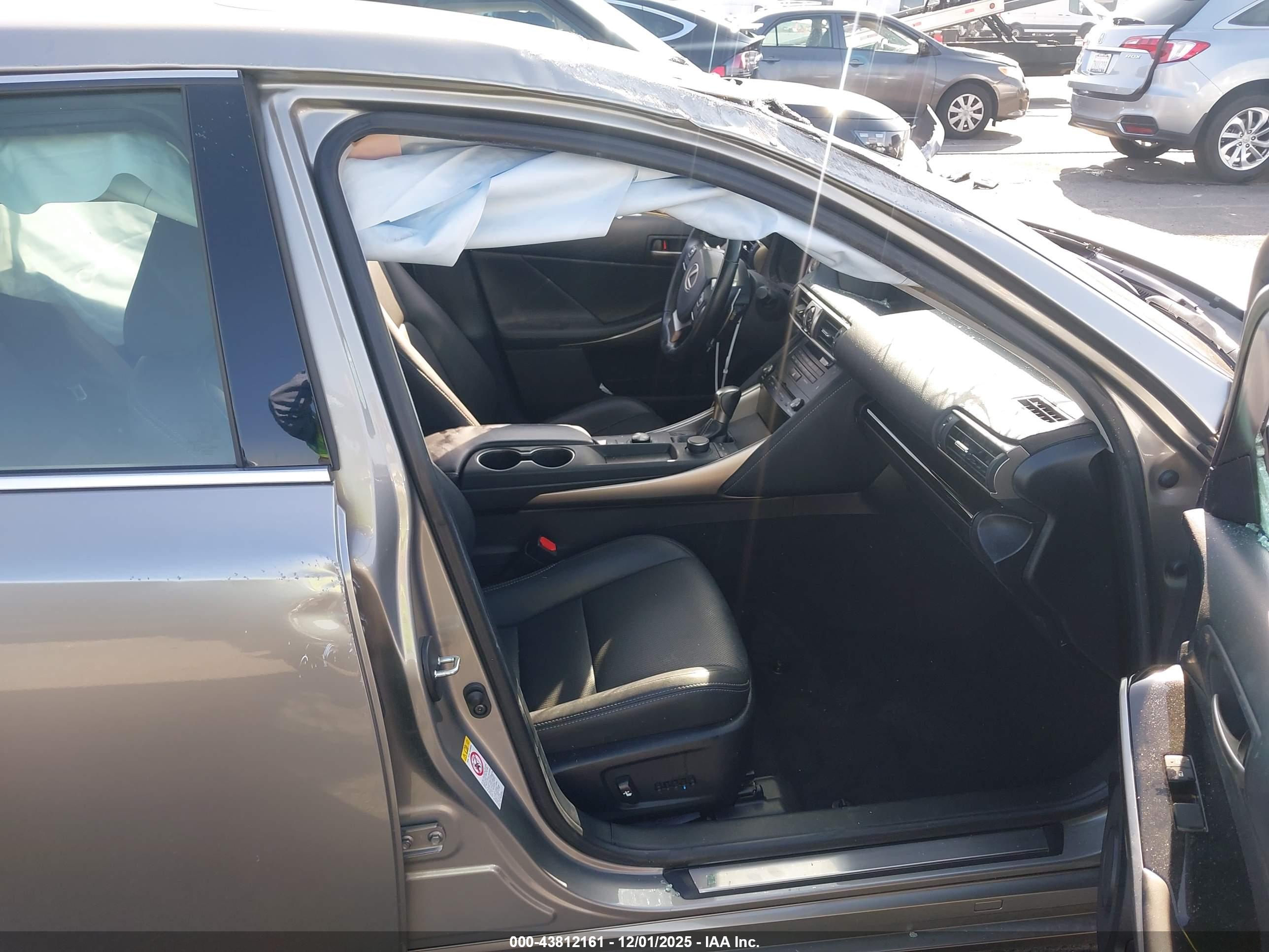 LEXUS IS image 5