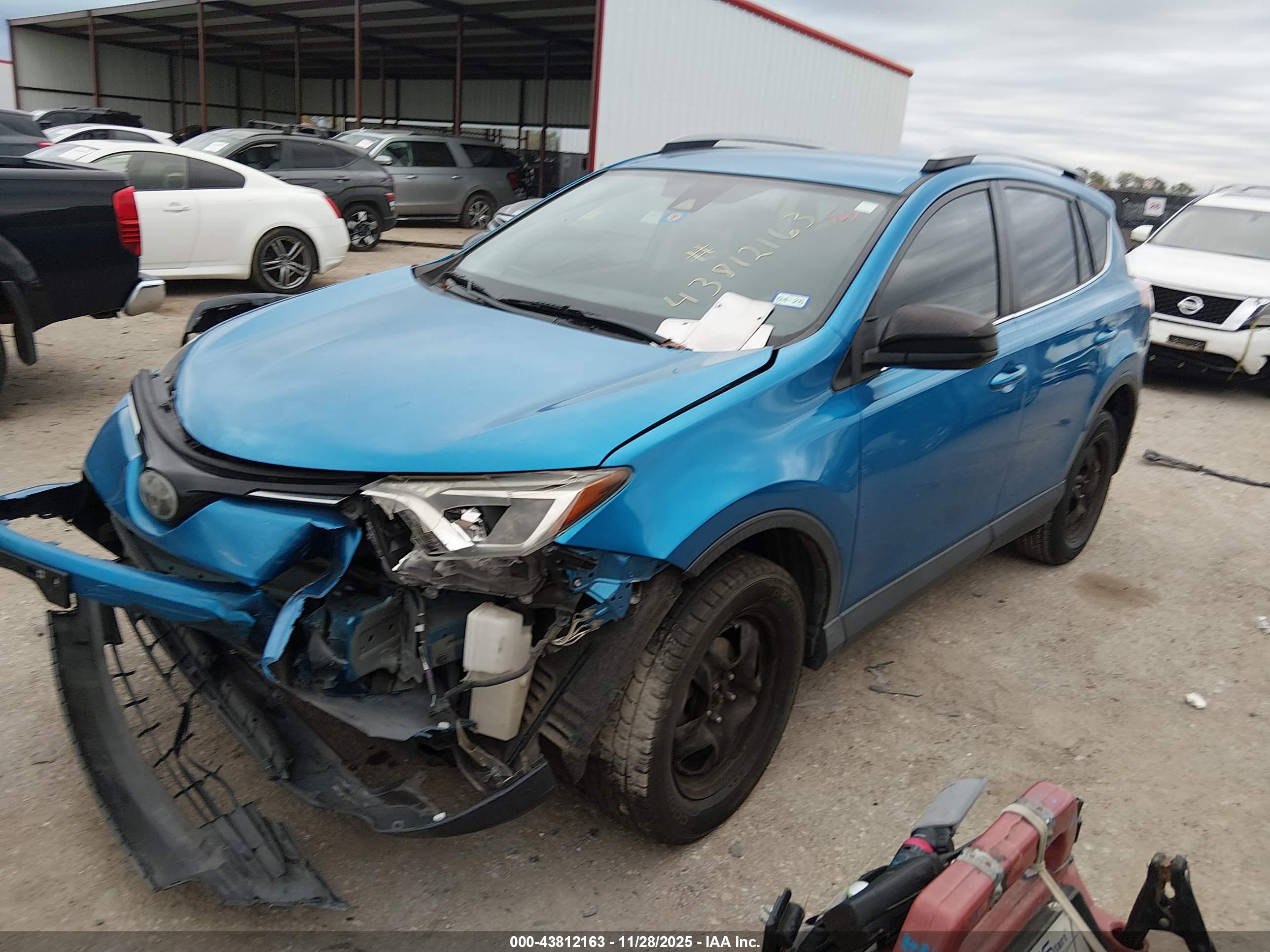 TOYOTA RAV4 image 2