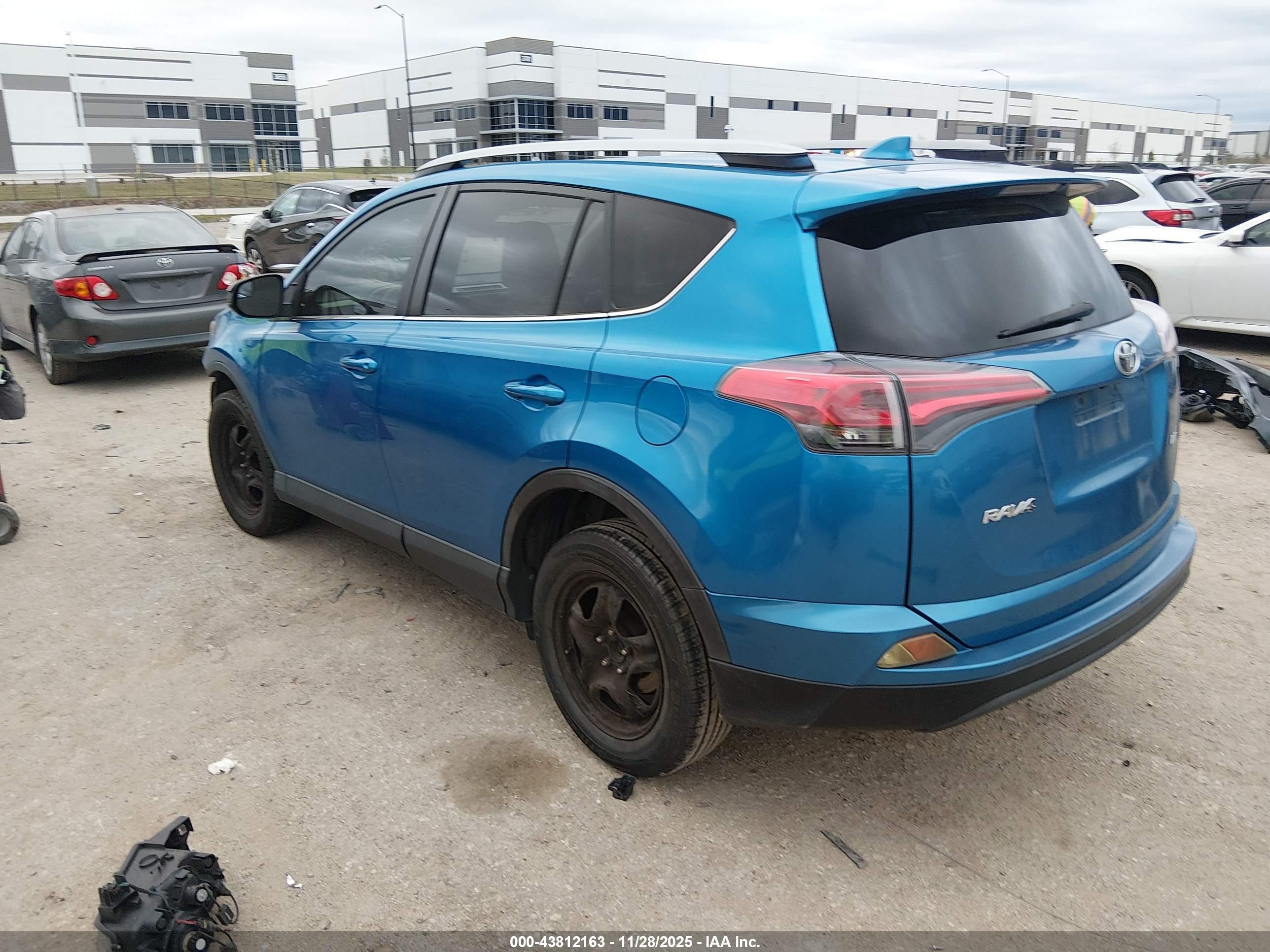 TOYOTA RAV4 image 3