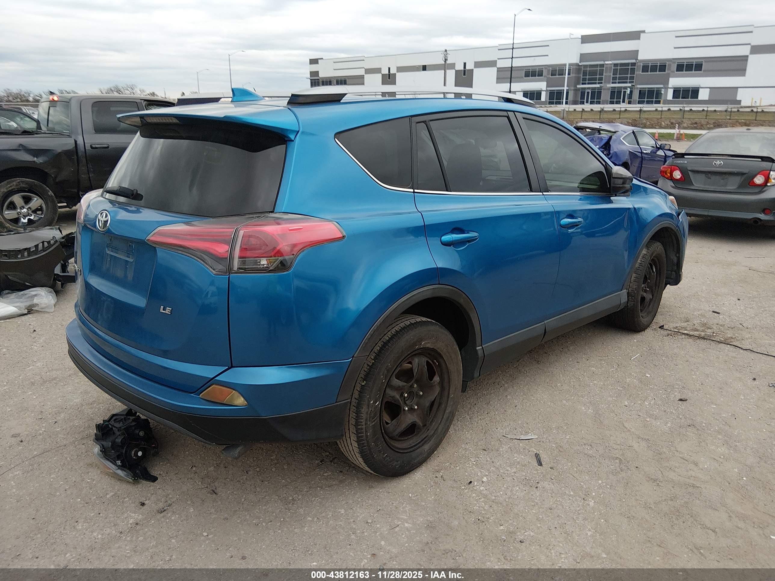 TOYOTA RAV4 image 4