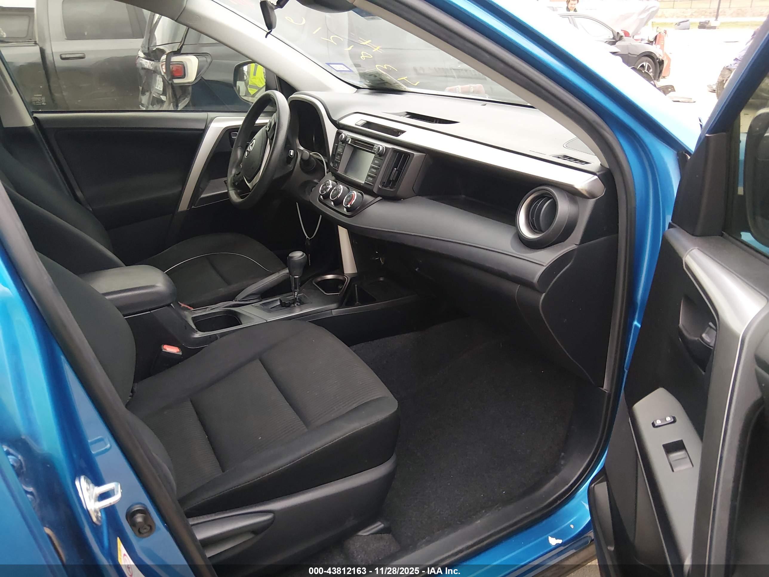 TOYOTA RAV4 image 5