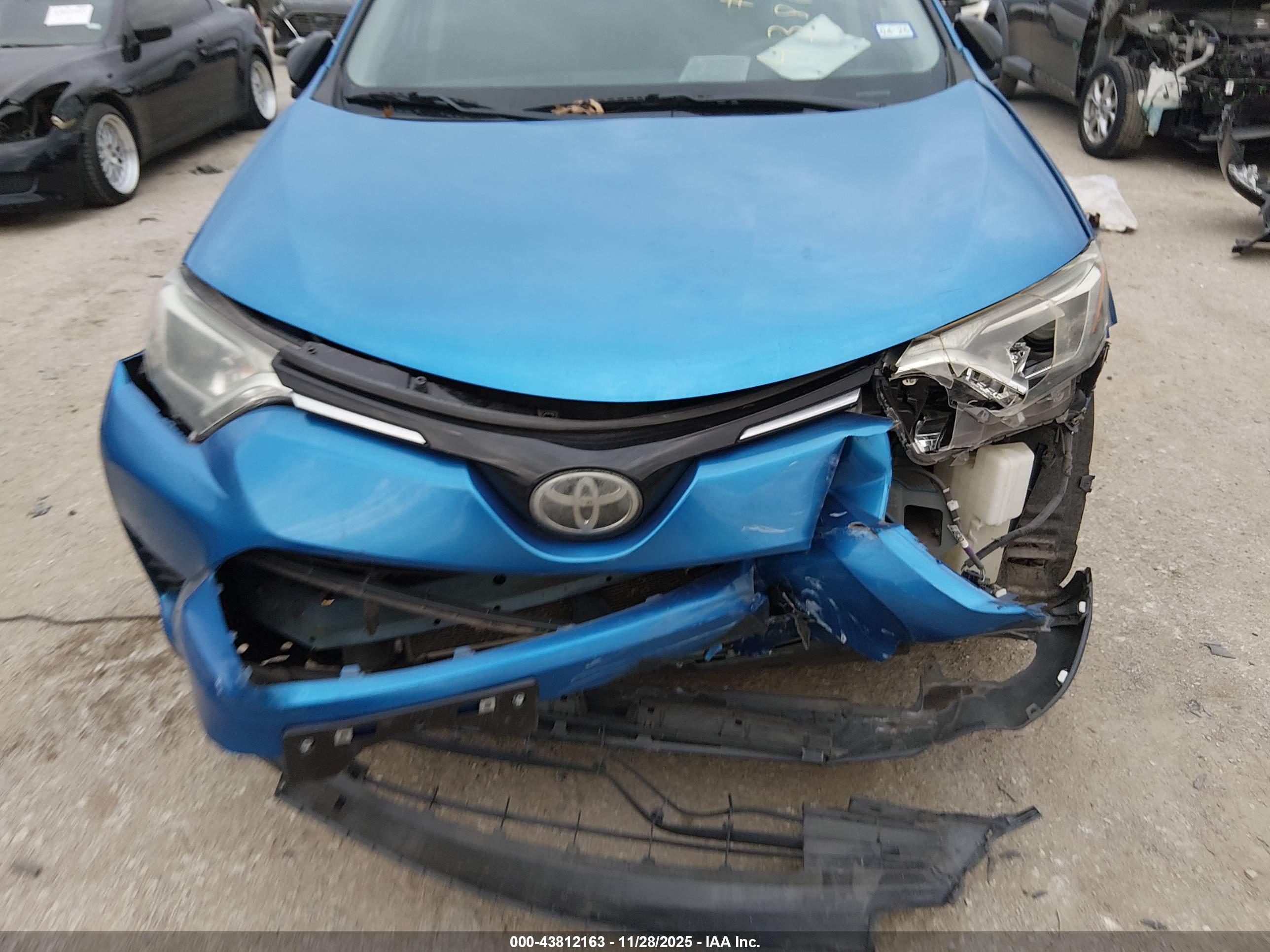 TOYOTA RAV4 image 6