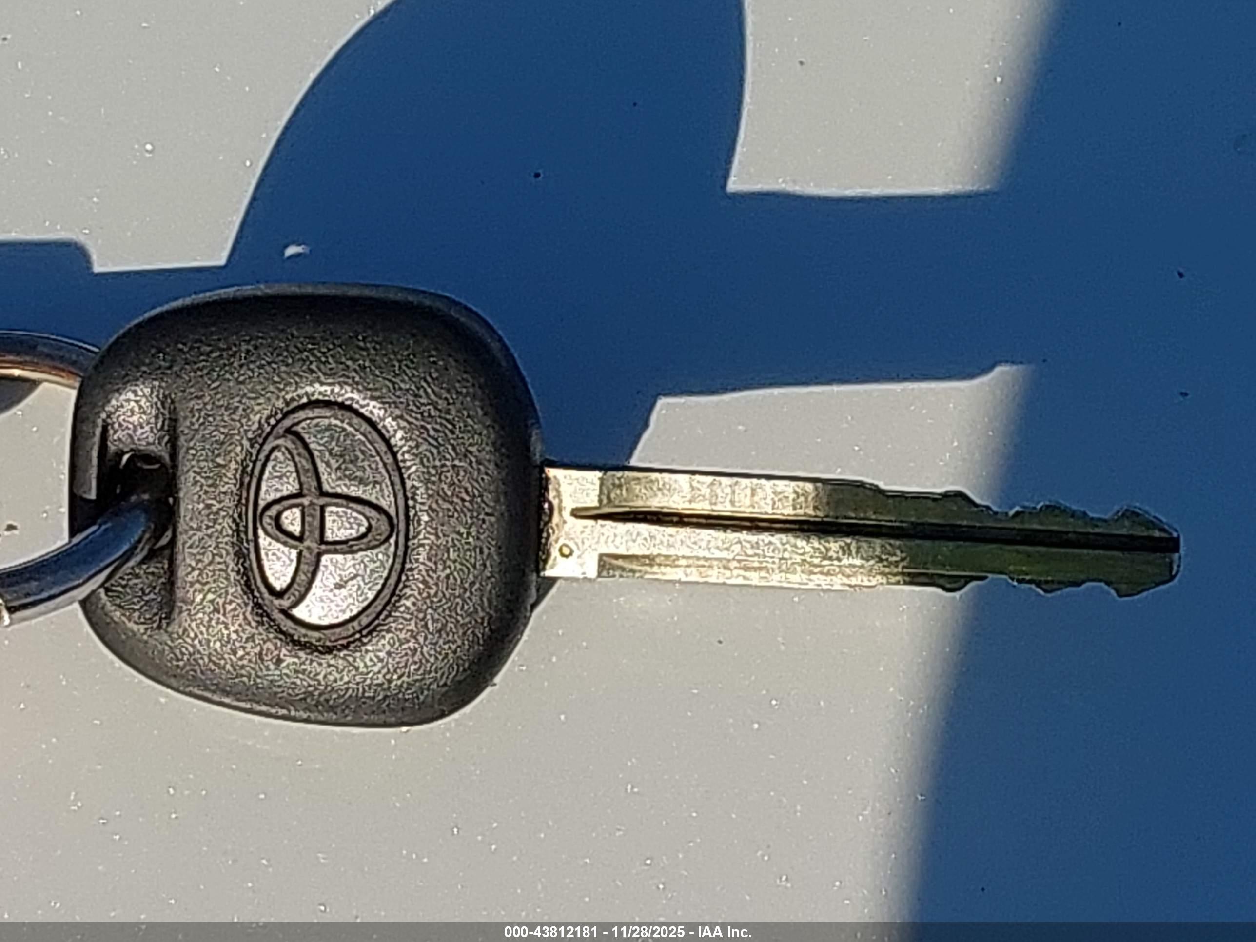 TOYOTA CAMRY image 11