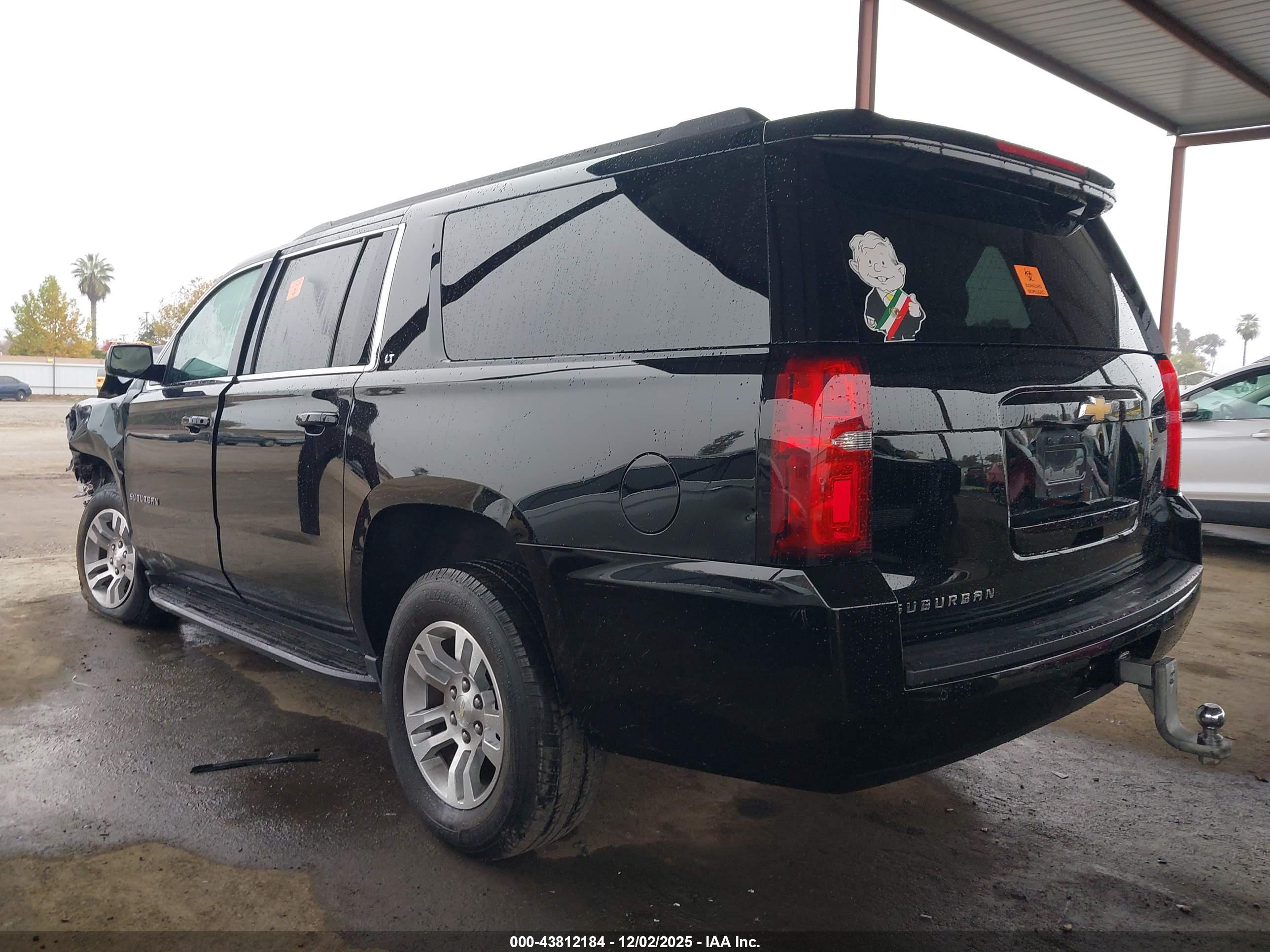 CHEVROLET SUBURBAN image 3