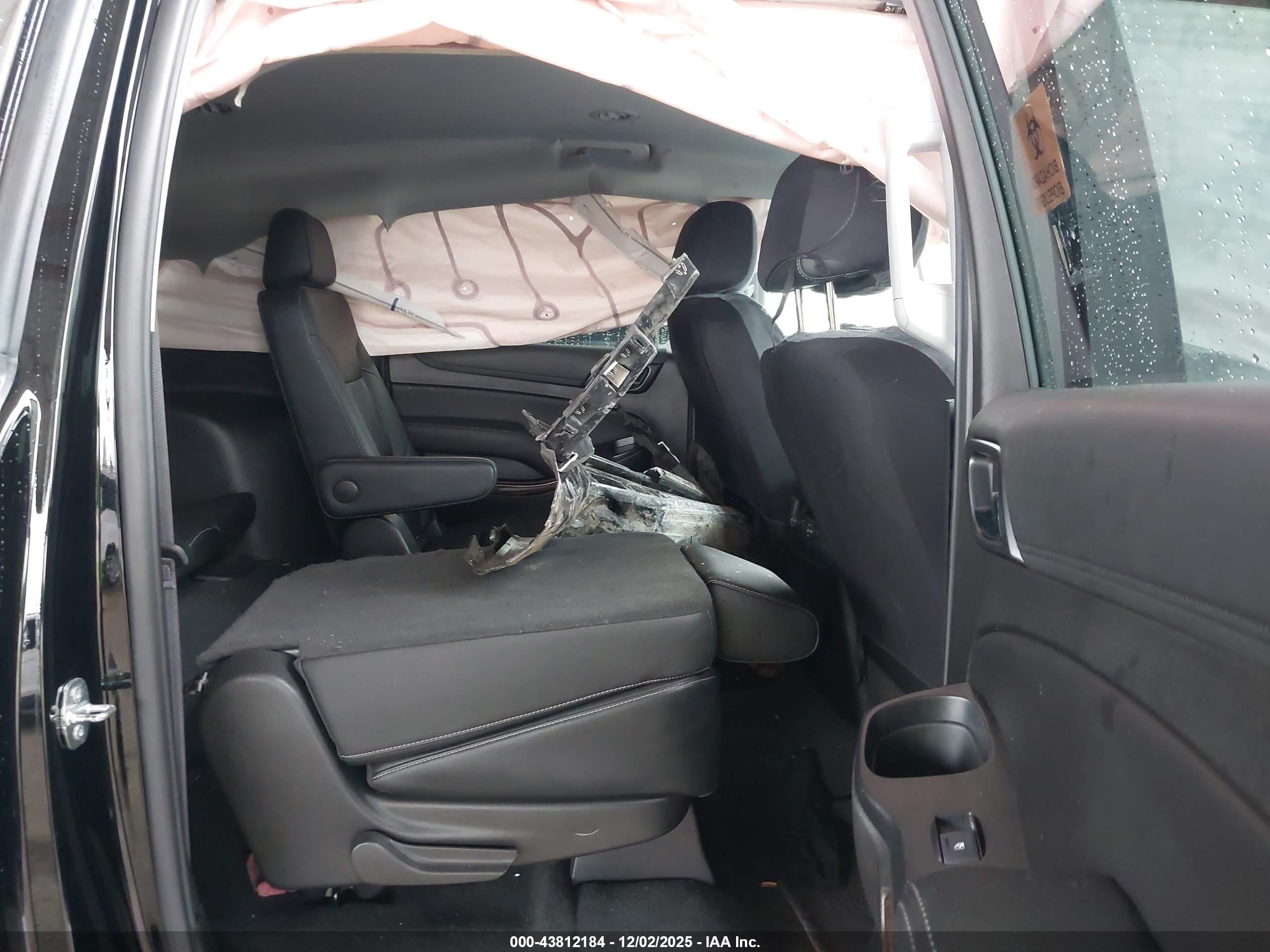 CHEVROLET SUBURBAN image 8
