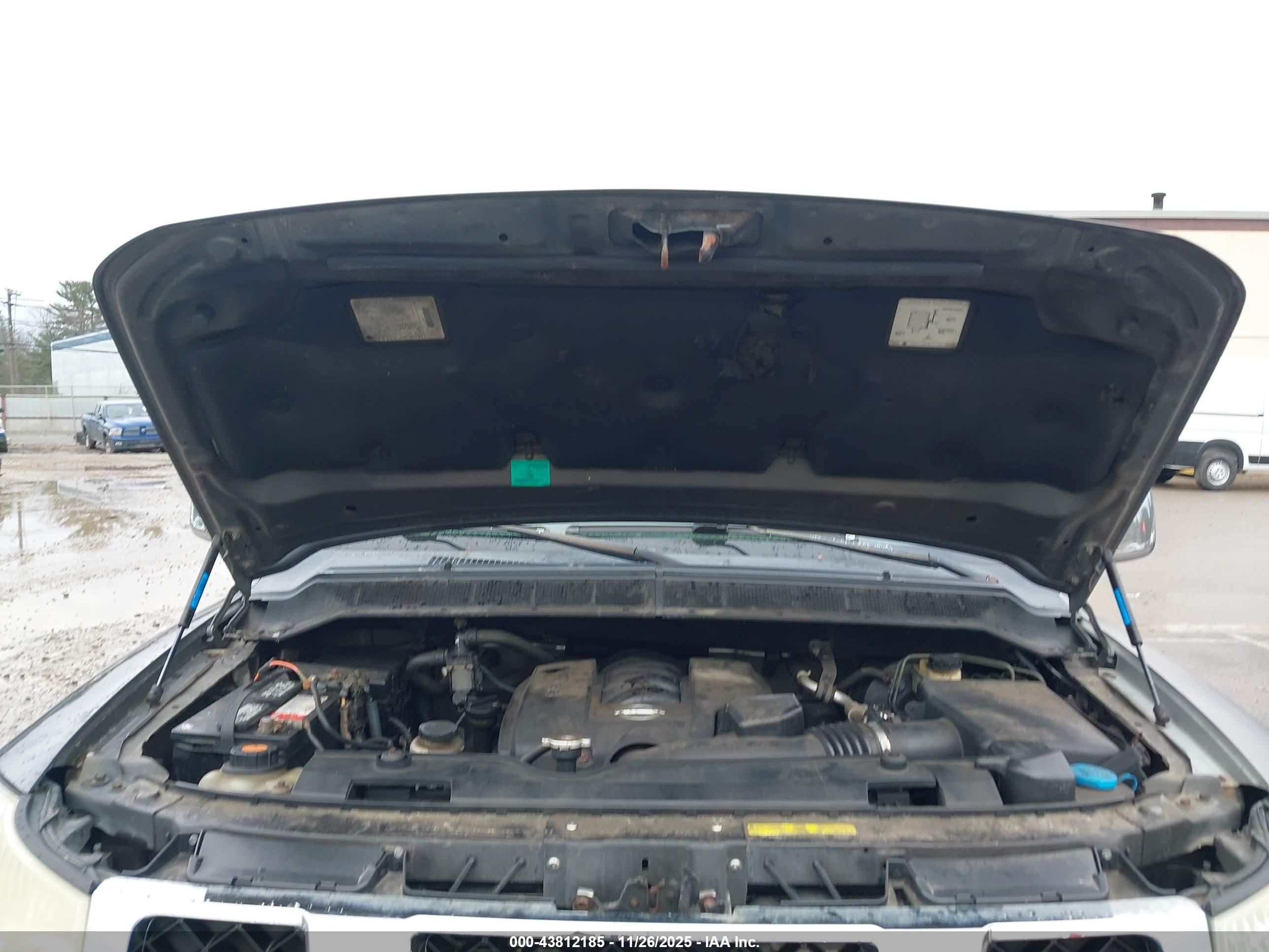 NISSAN TITAN image 10