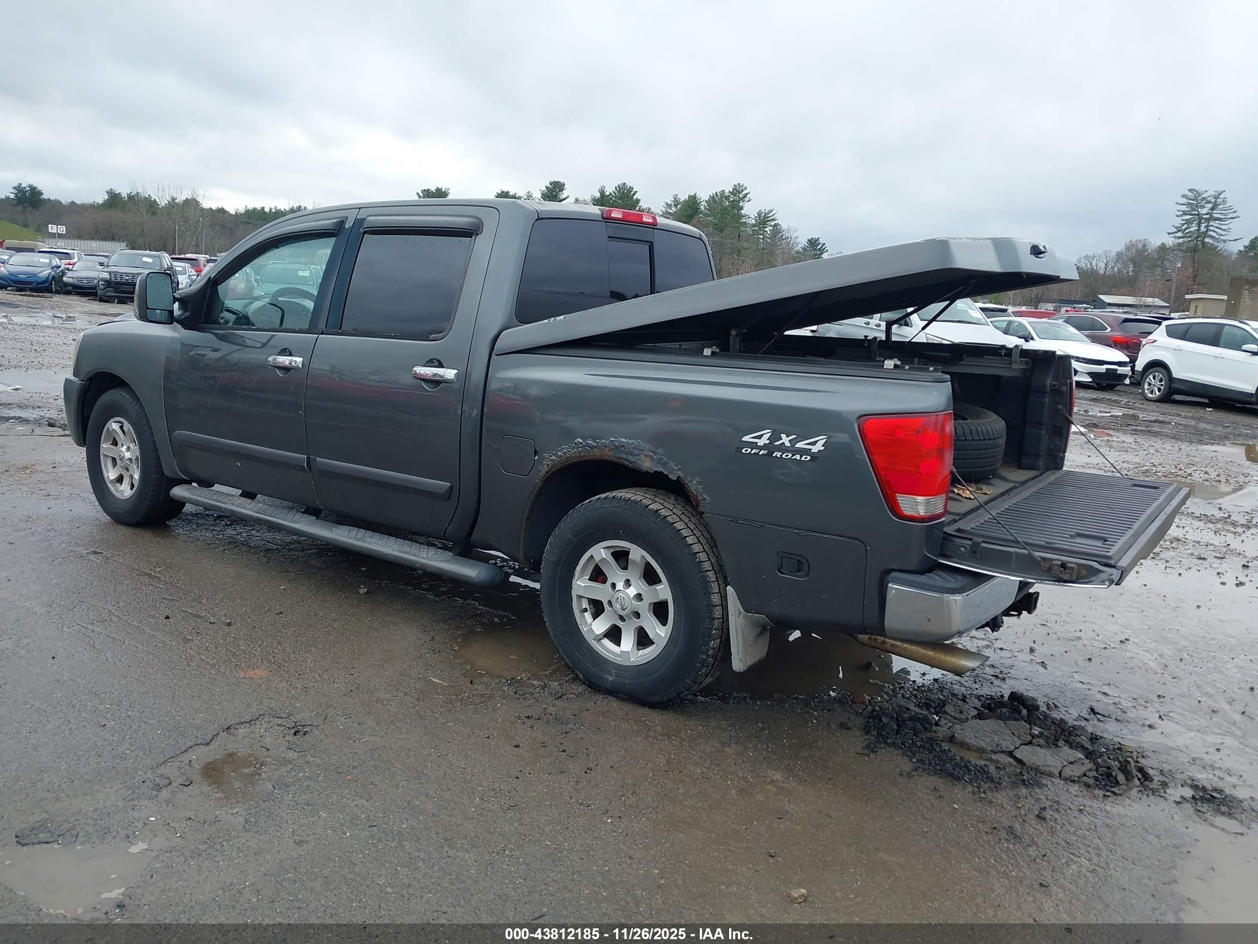 NISSAN TITAN image 3