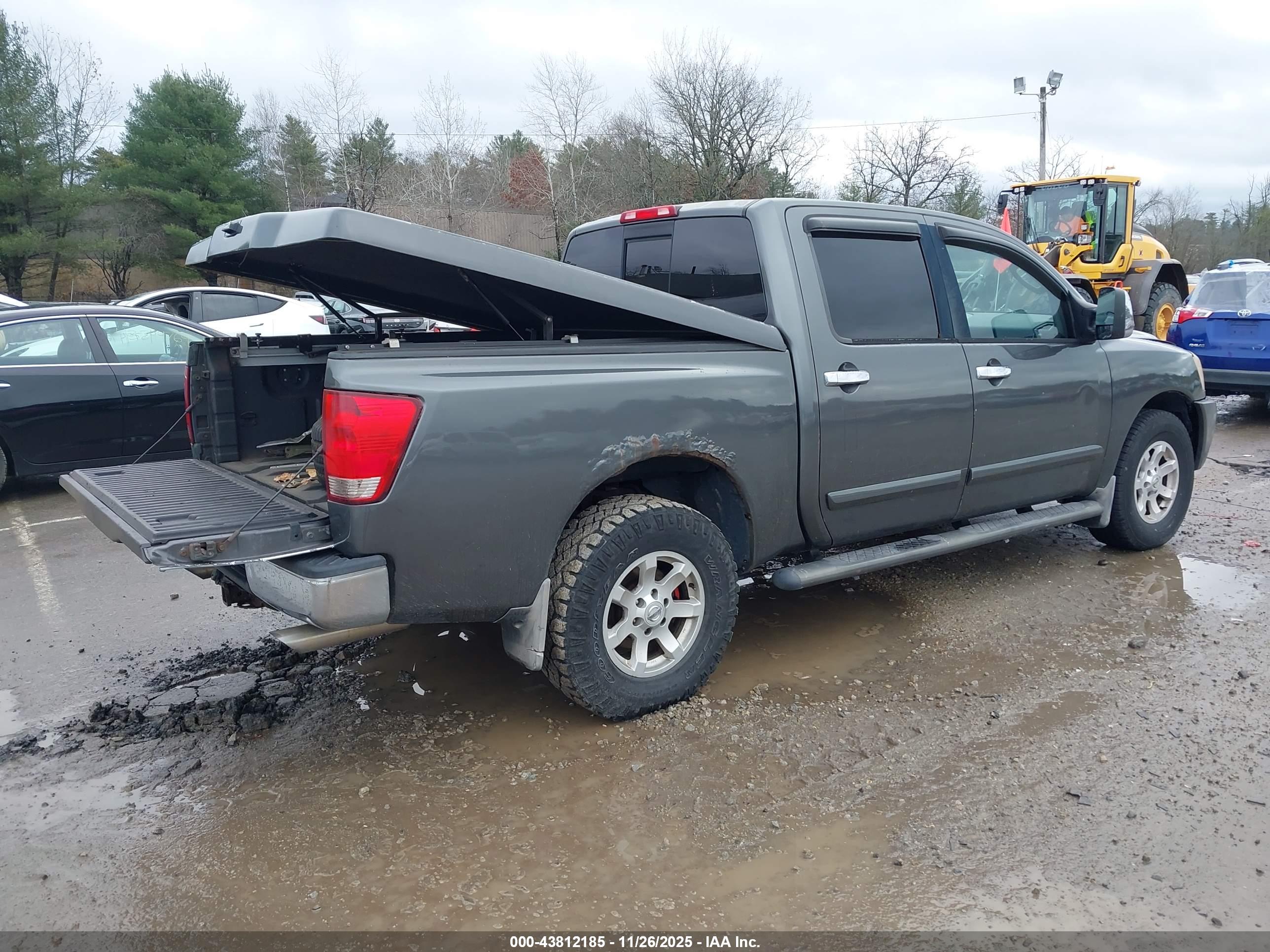 NISSAN TITAN image 4