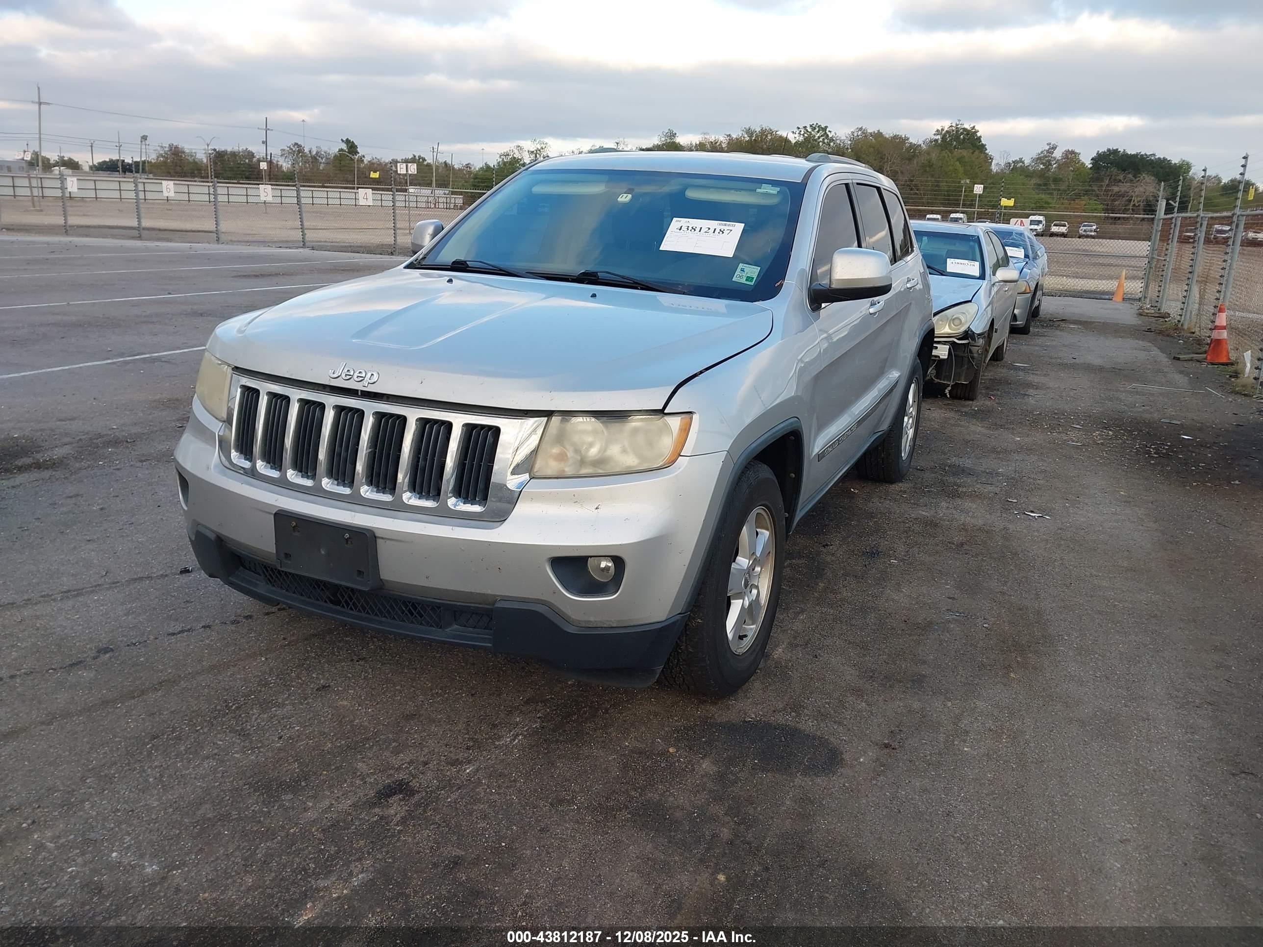 JEEP GRAND image 2