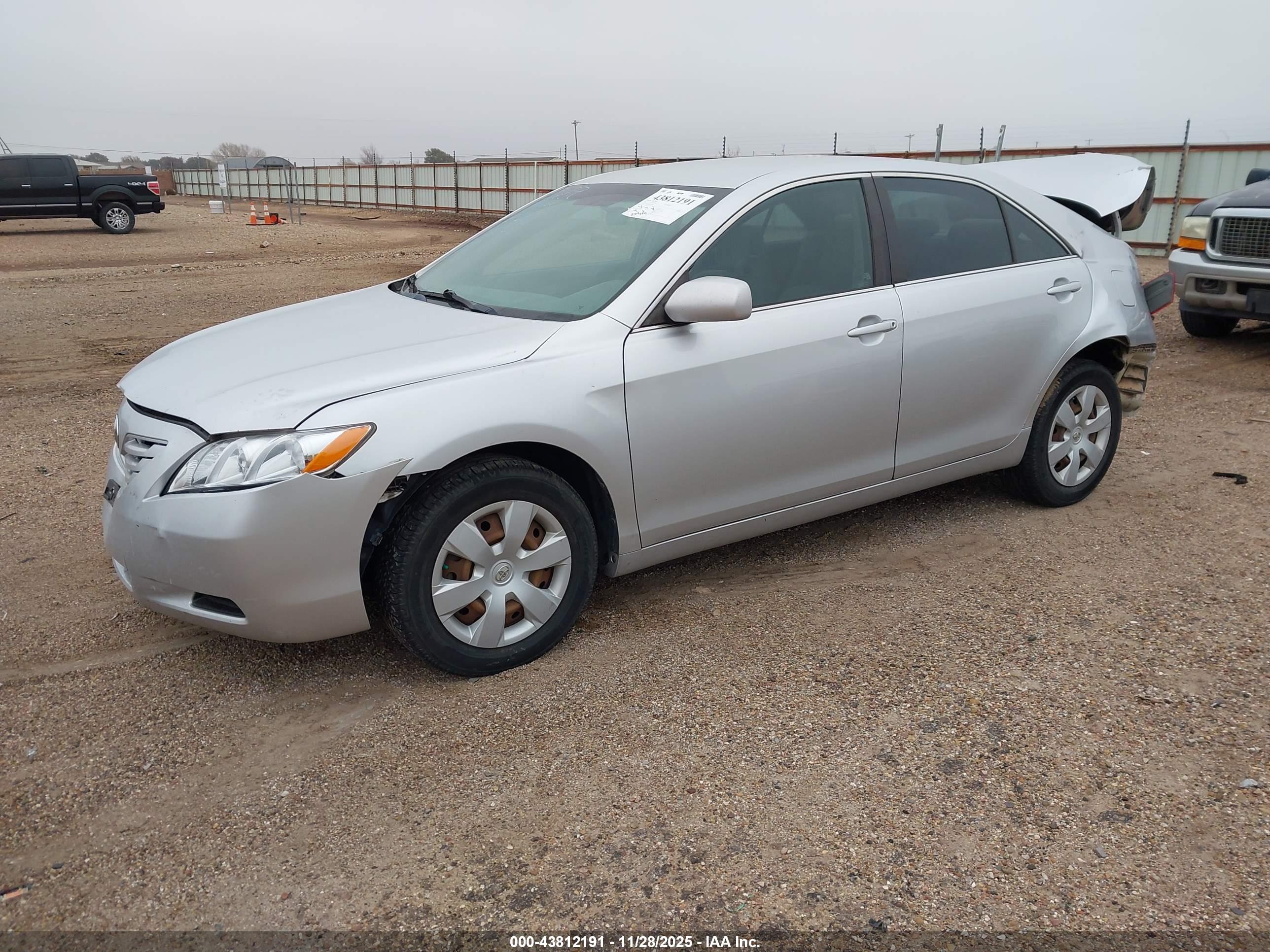 TOYOTA CAMRY image 2