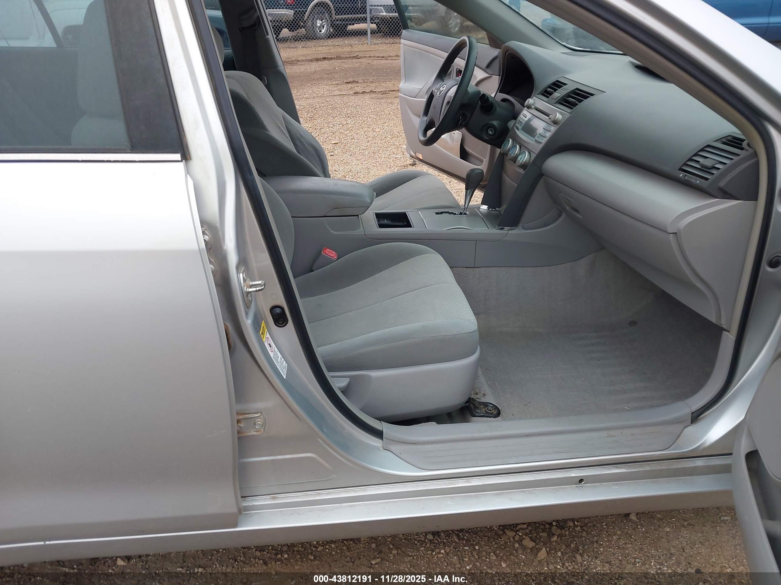 TOYOTA CAMRY image 5