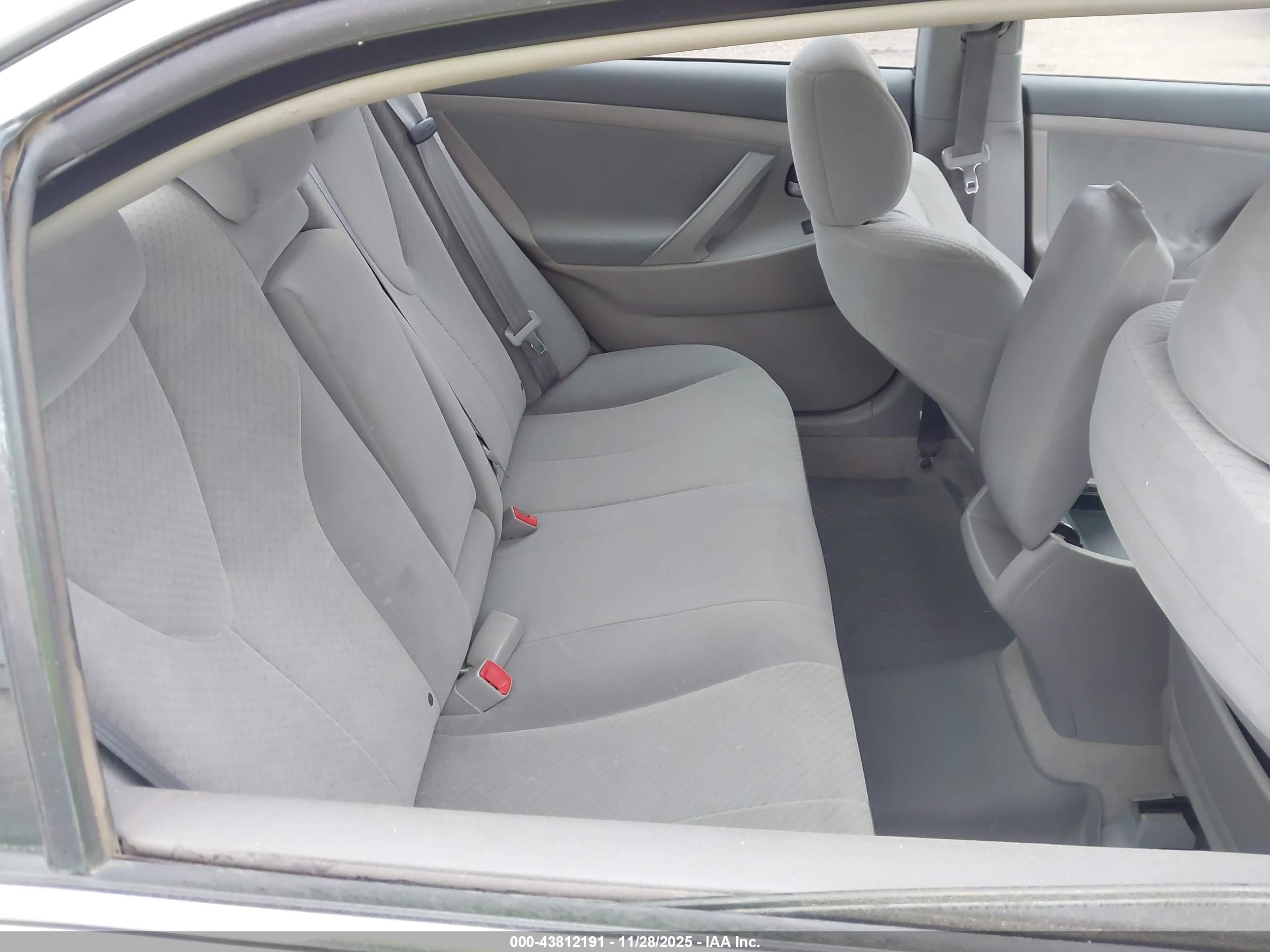 TOYOTA CAMRY image 8