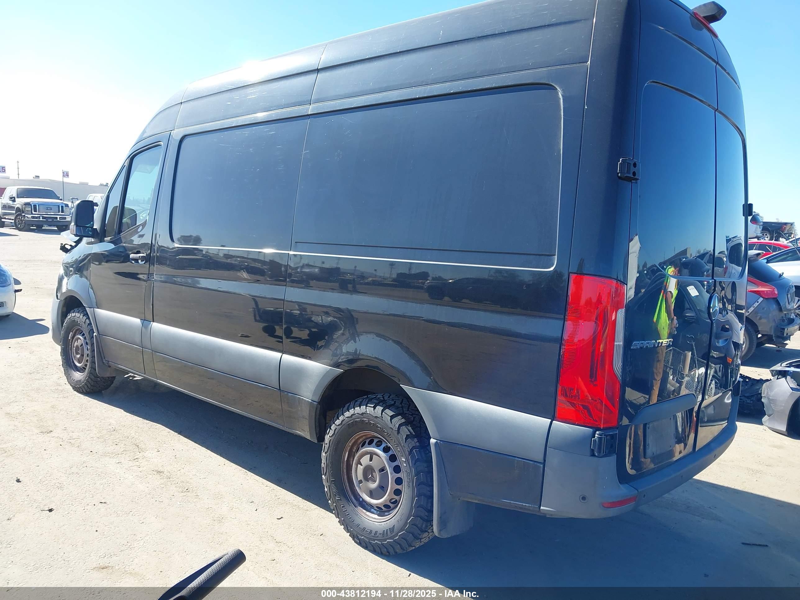 MERCEDES-BENZ SPRINTER image 3