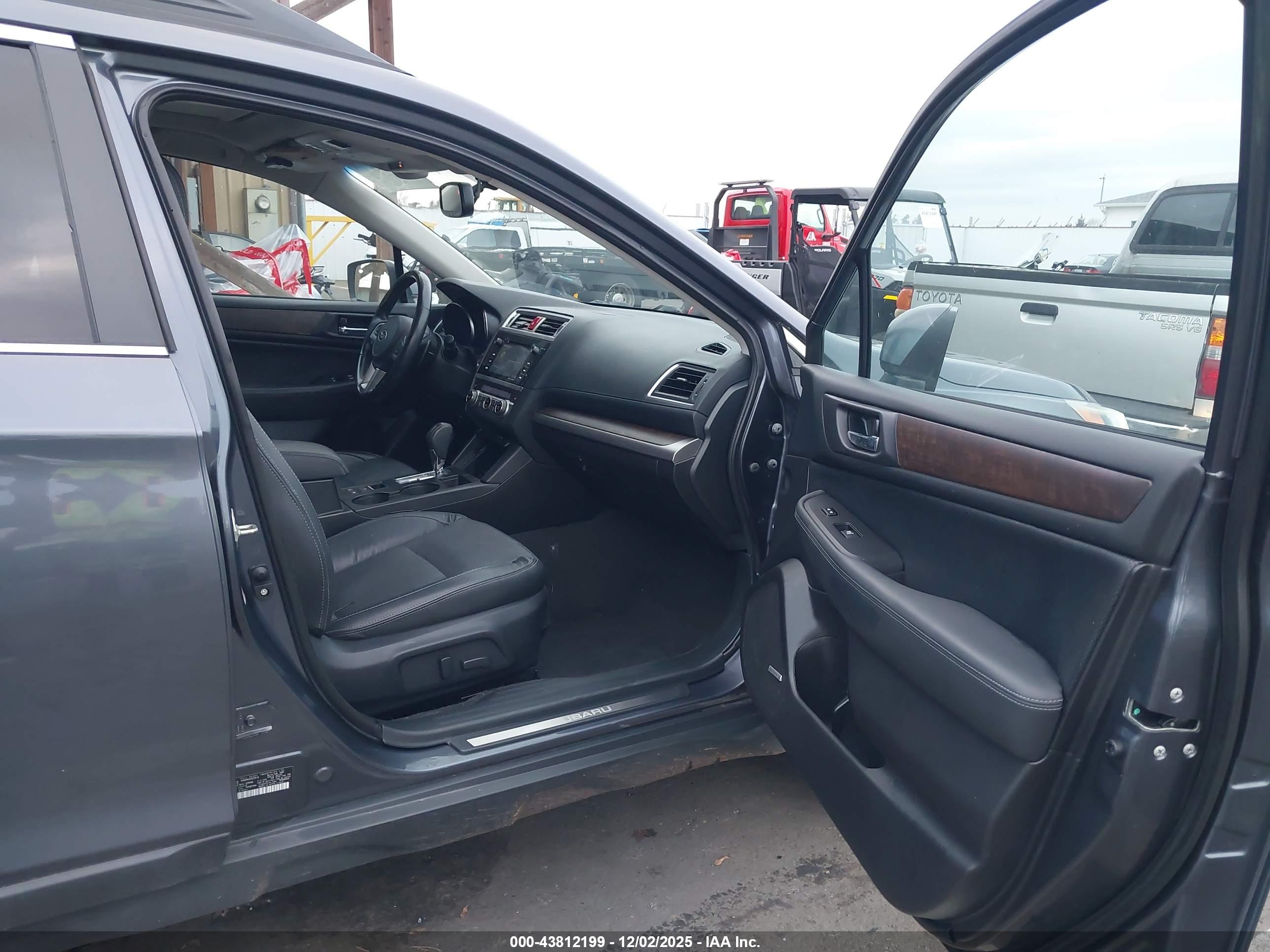 SUBARU OUTBACK image 5