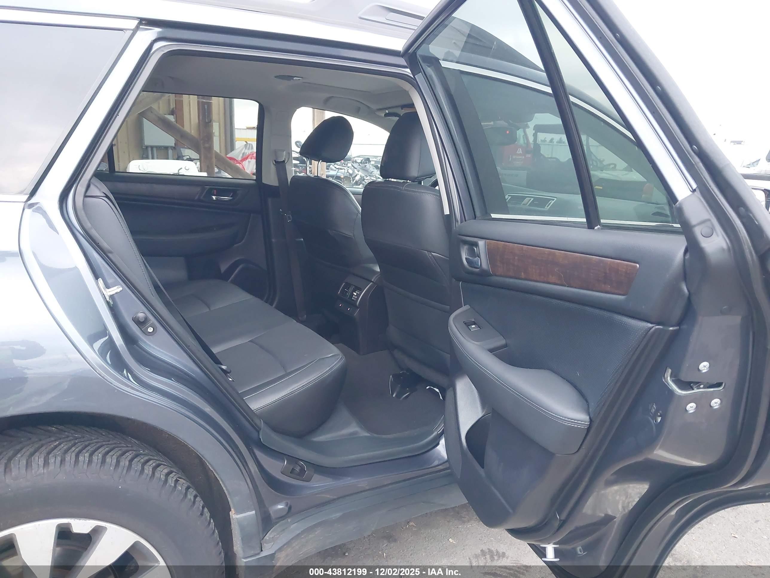 SUBARU OUTBACK image 8