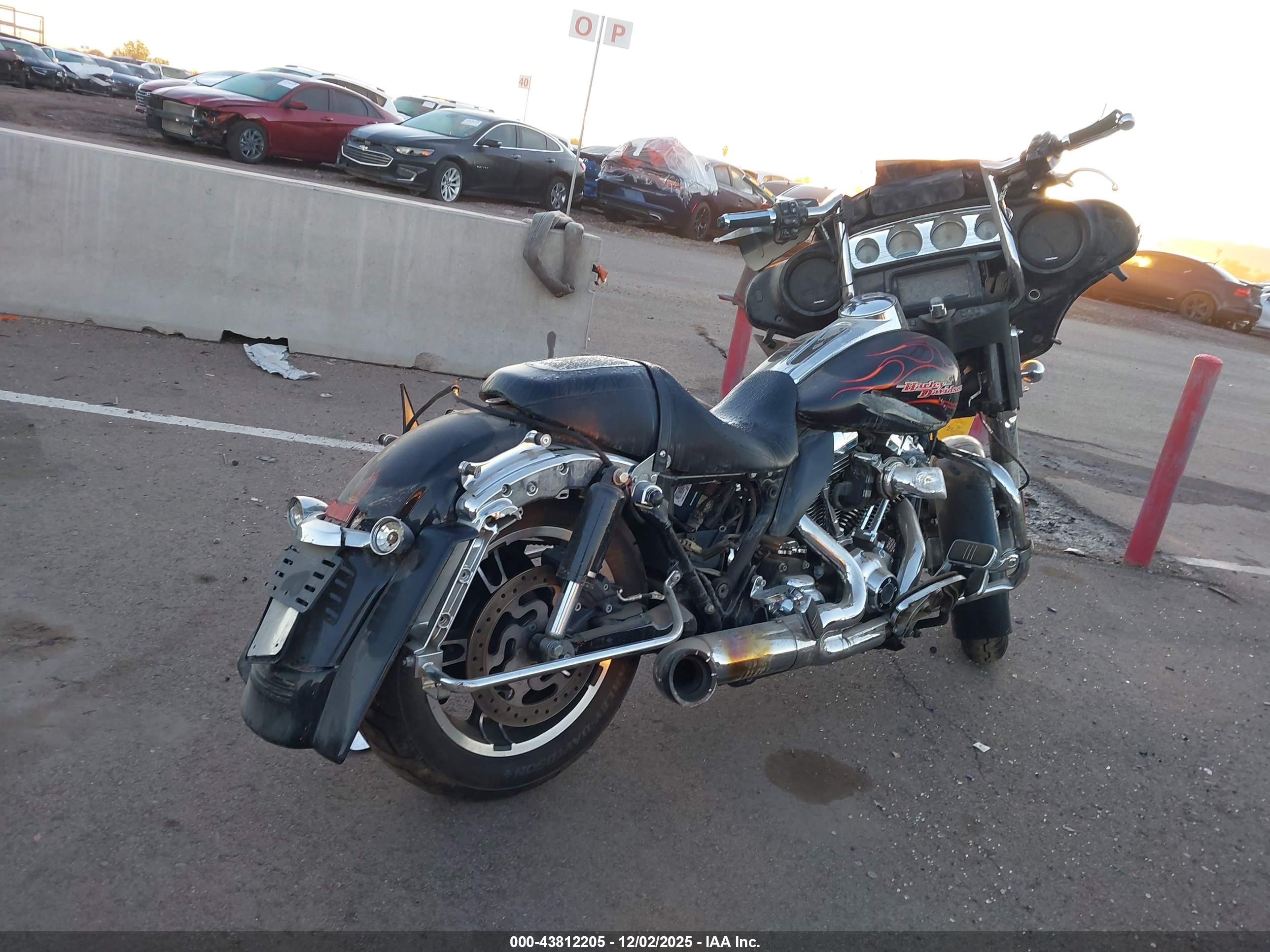 HARLEY-DAVIDSON FLHX image 4