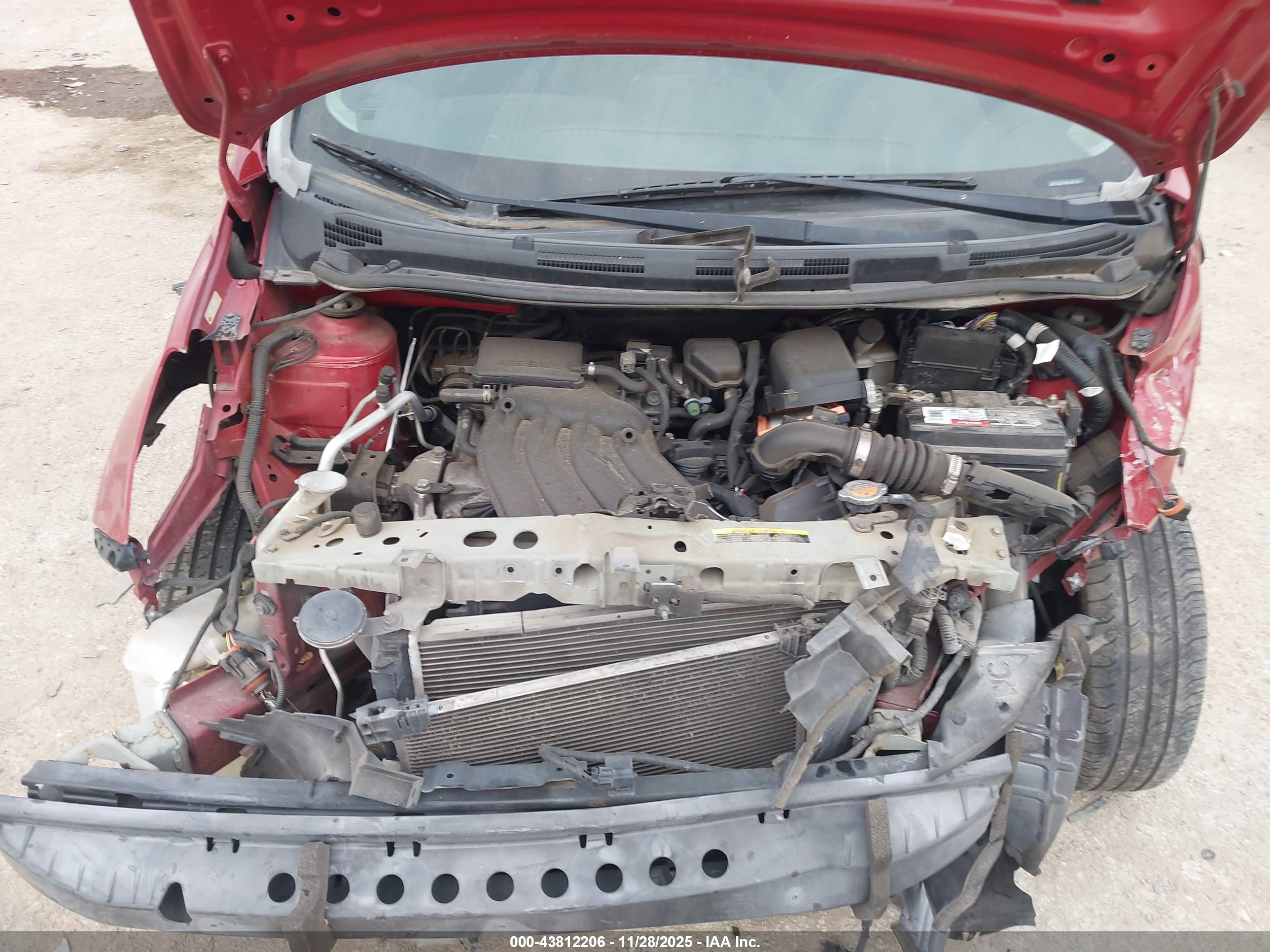 NISSAN VERSA image 10