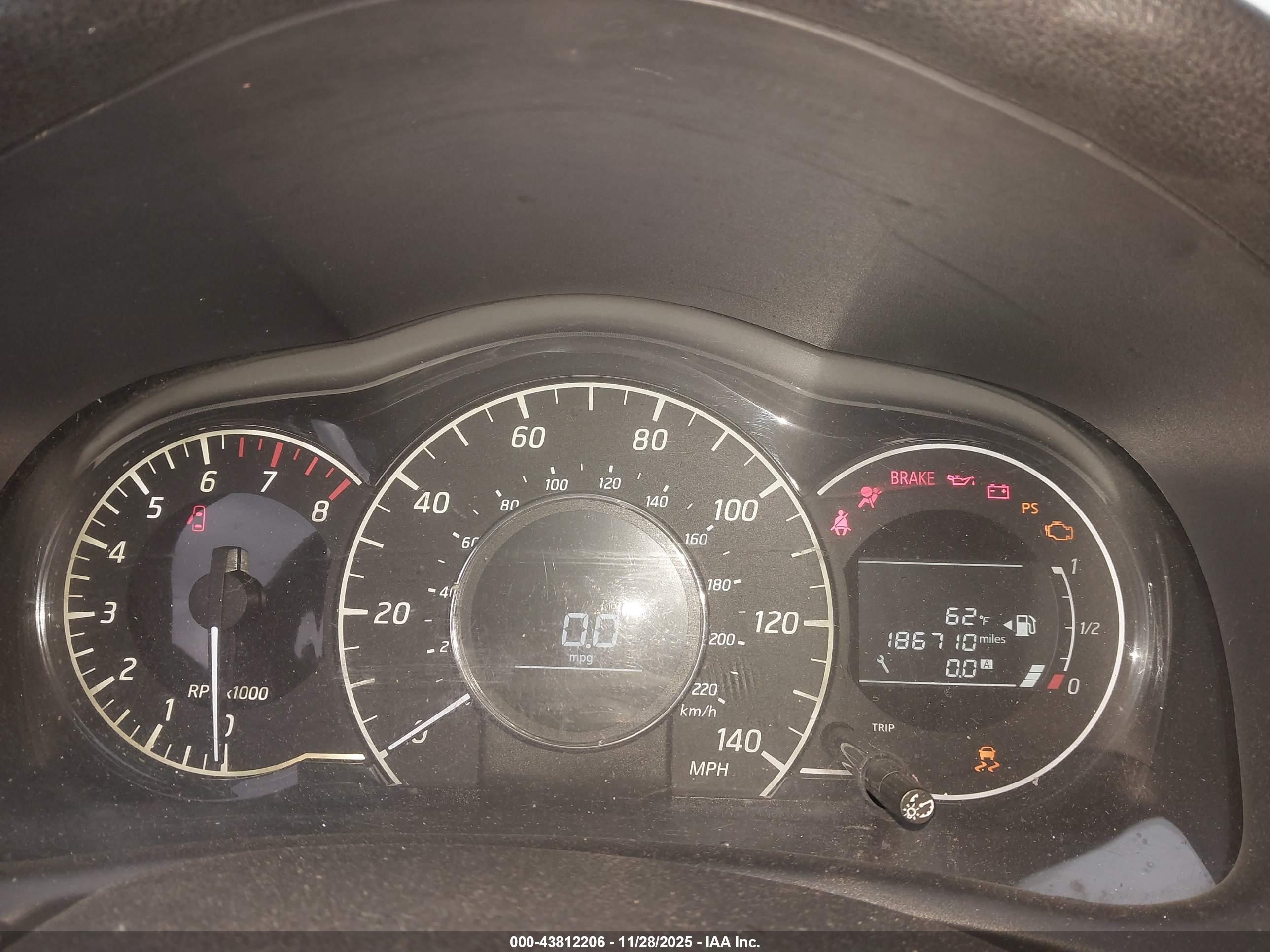 NISSAN VERSA image 7