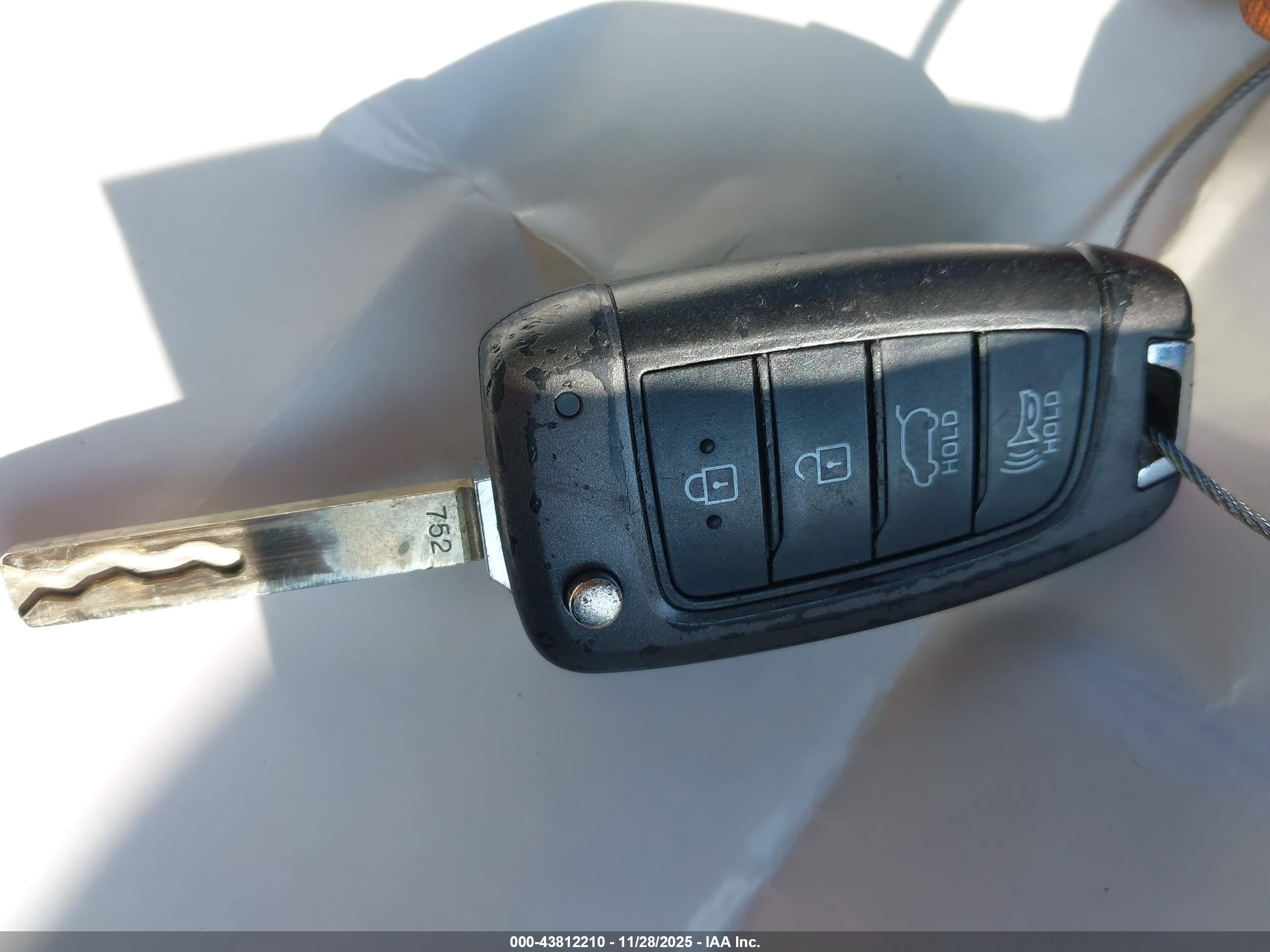 HYUNDAI KONA image 11