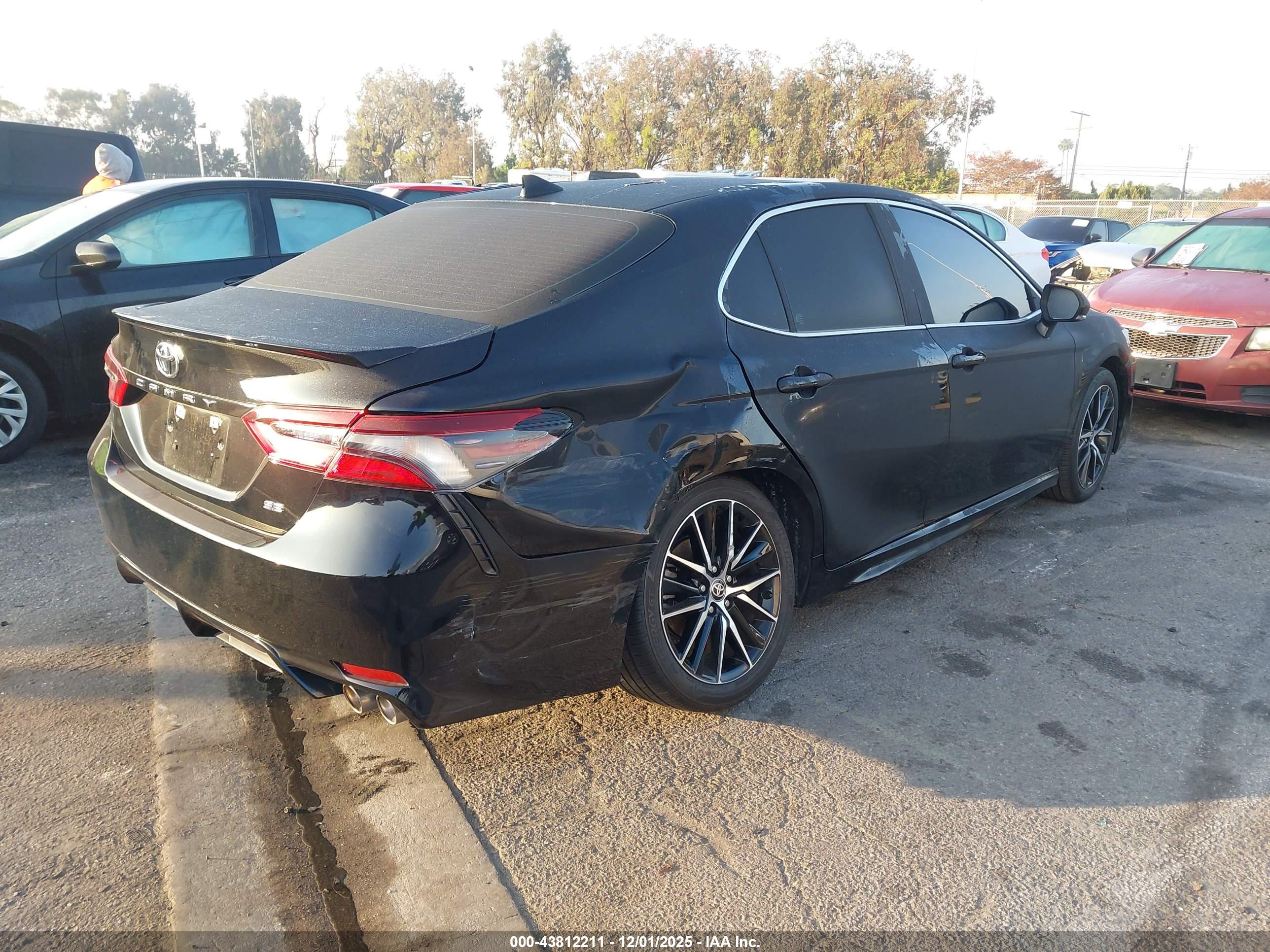 TOYOTA CAMRY image 4