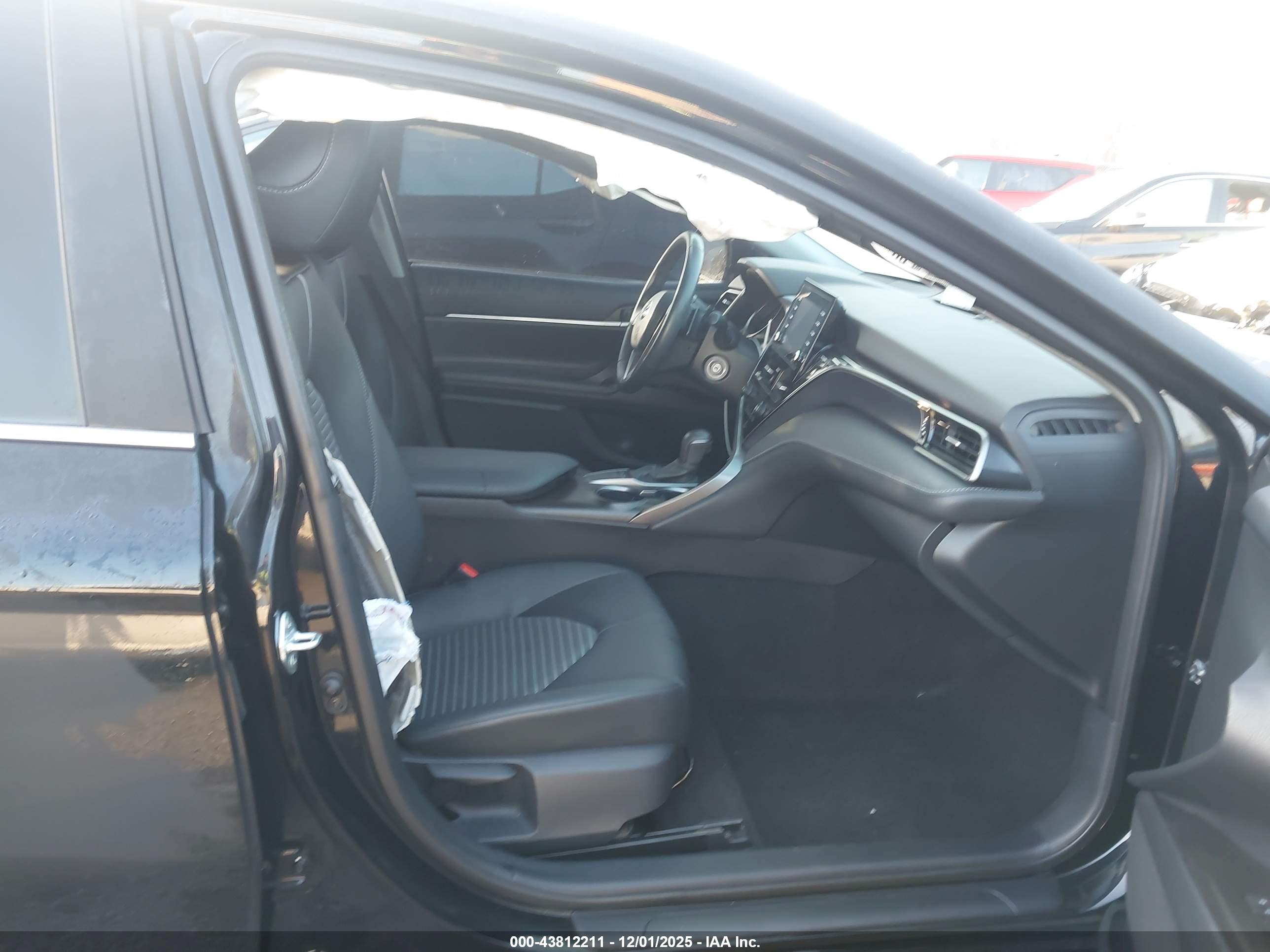 TOYOTA CAMRY image 5