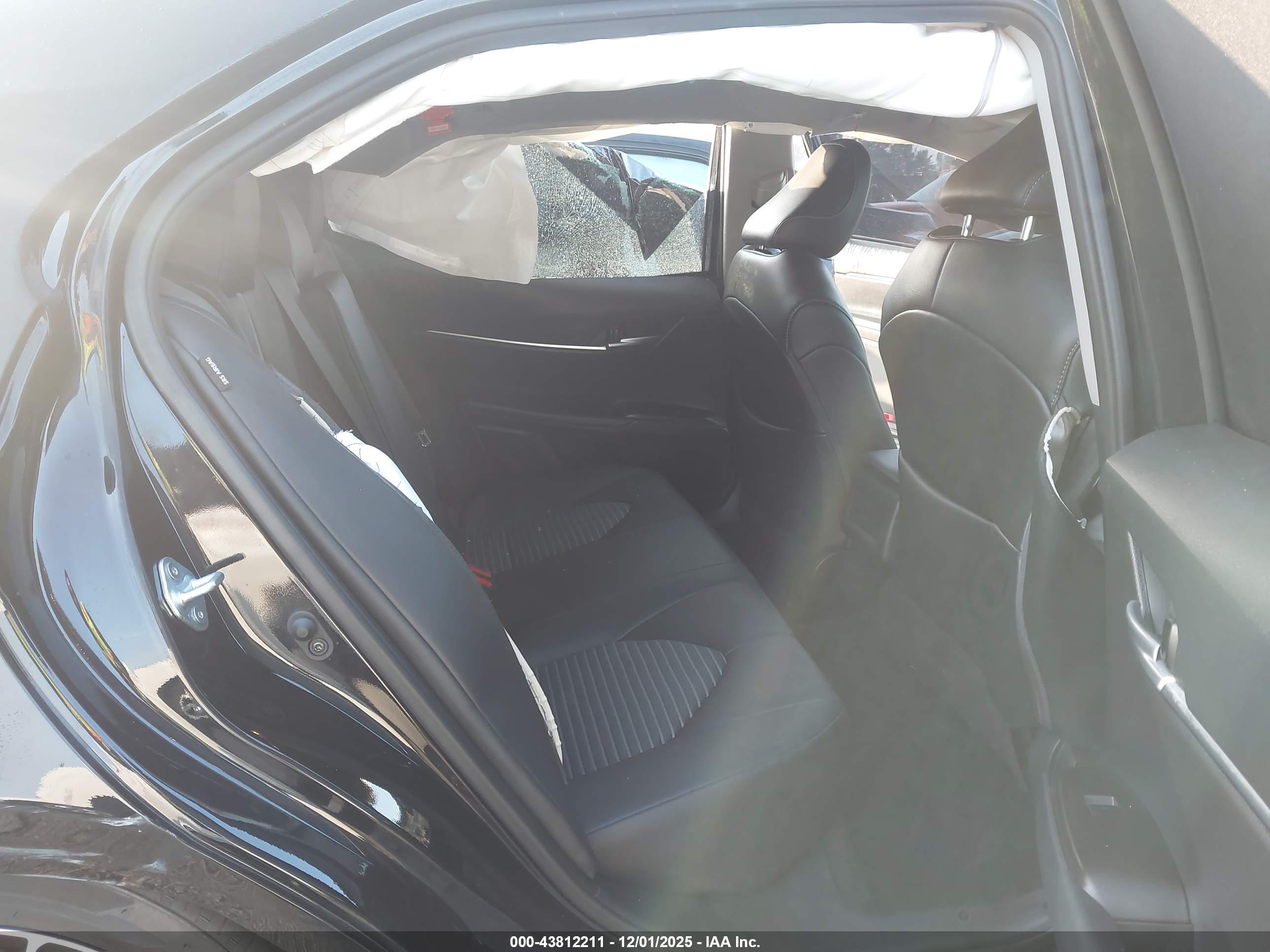 TOYOTA CAMRY image 8