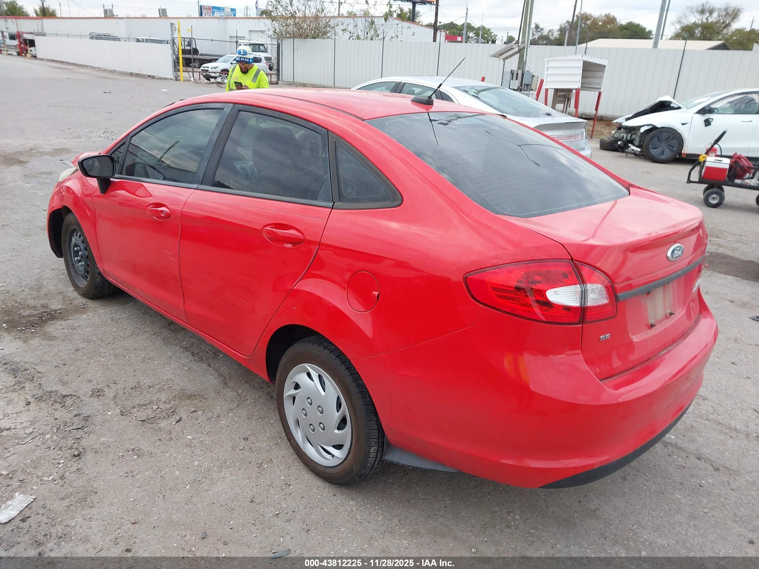 FORD FIESTA image 3