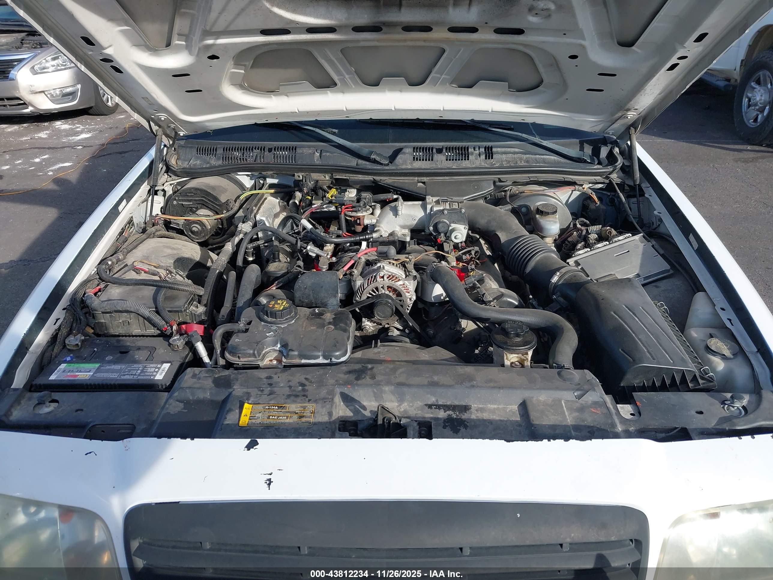 FORD CROWN image 10