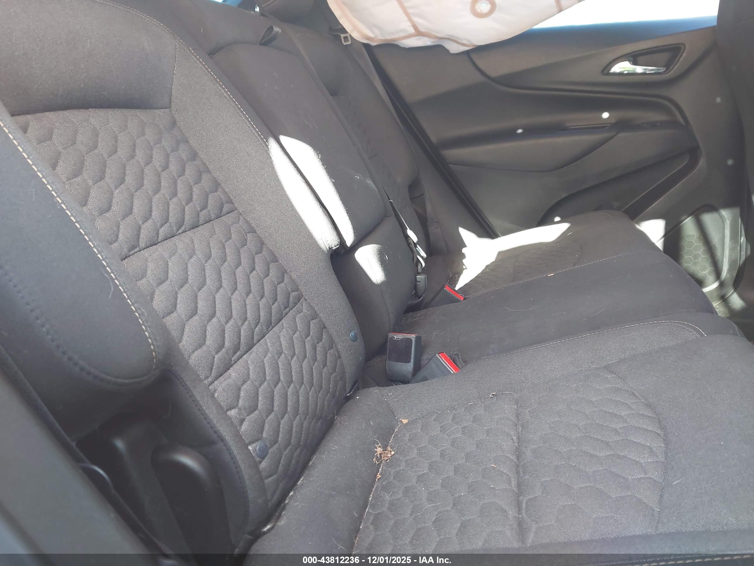 CHEVROLET EQUINOX image 8