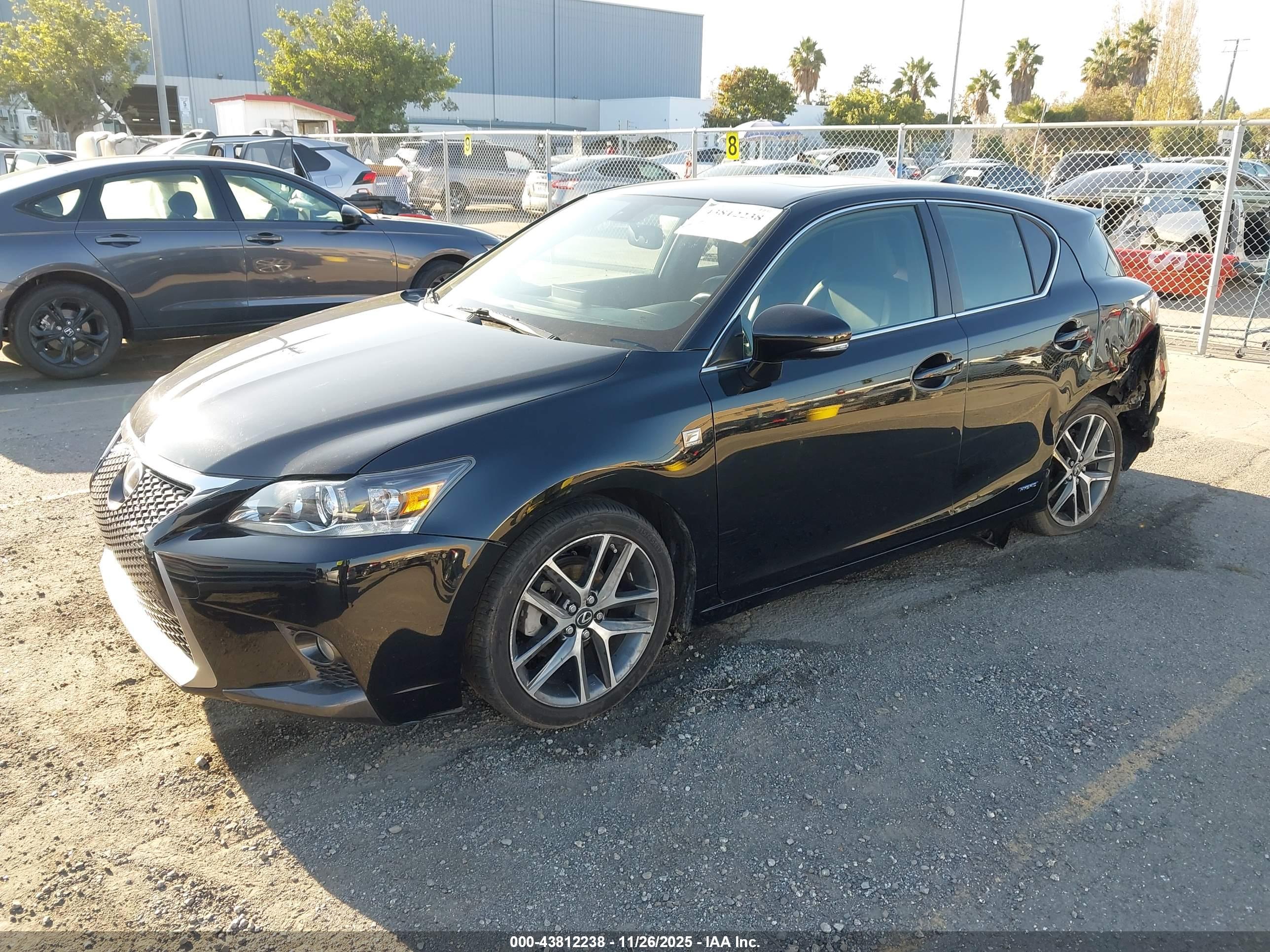 LEXUS CT image 2
