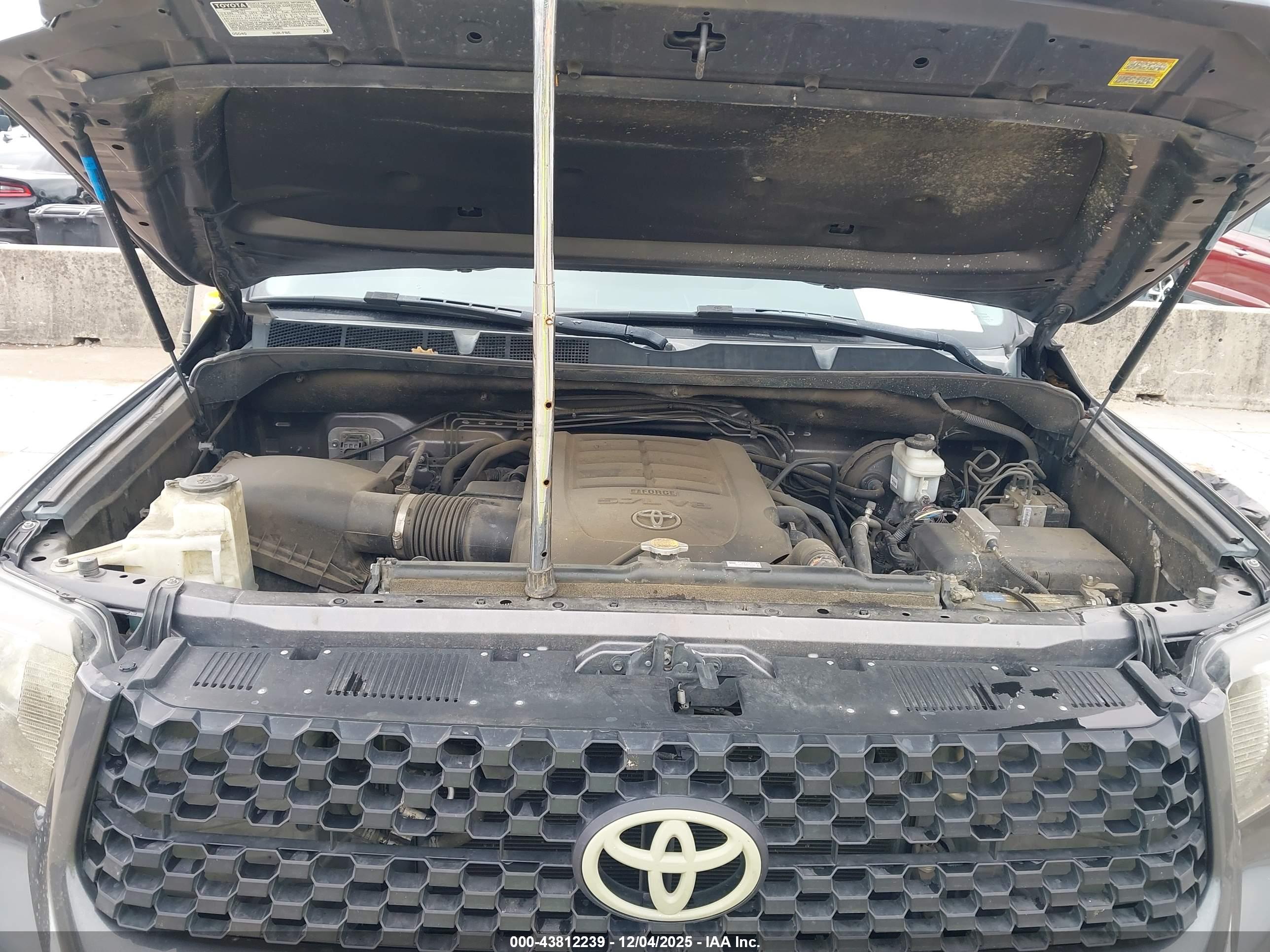 TOYOTA TUNDRA image 10