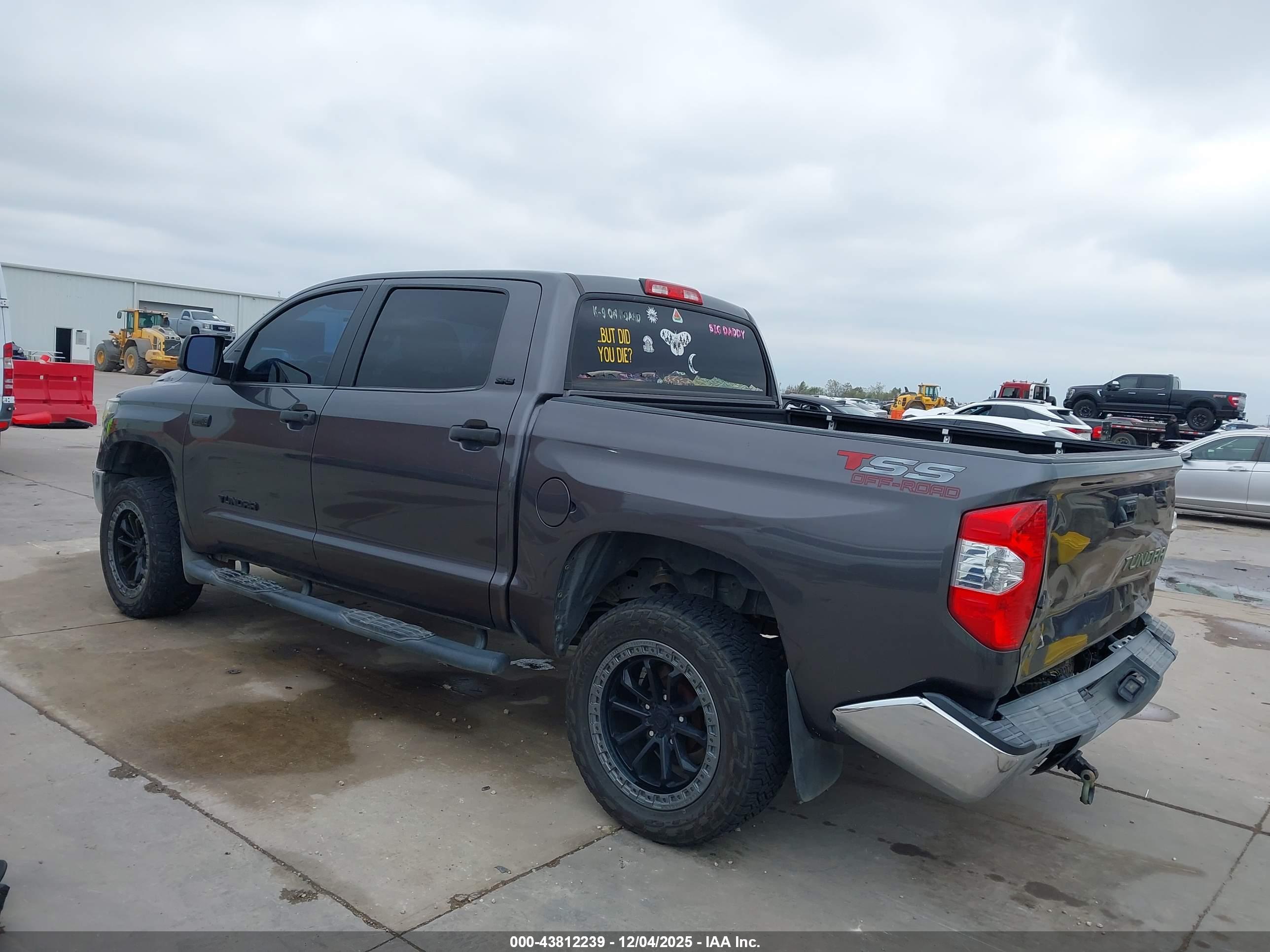 TOYOTA TUNDRA image 3