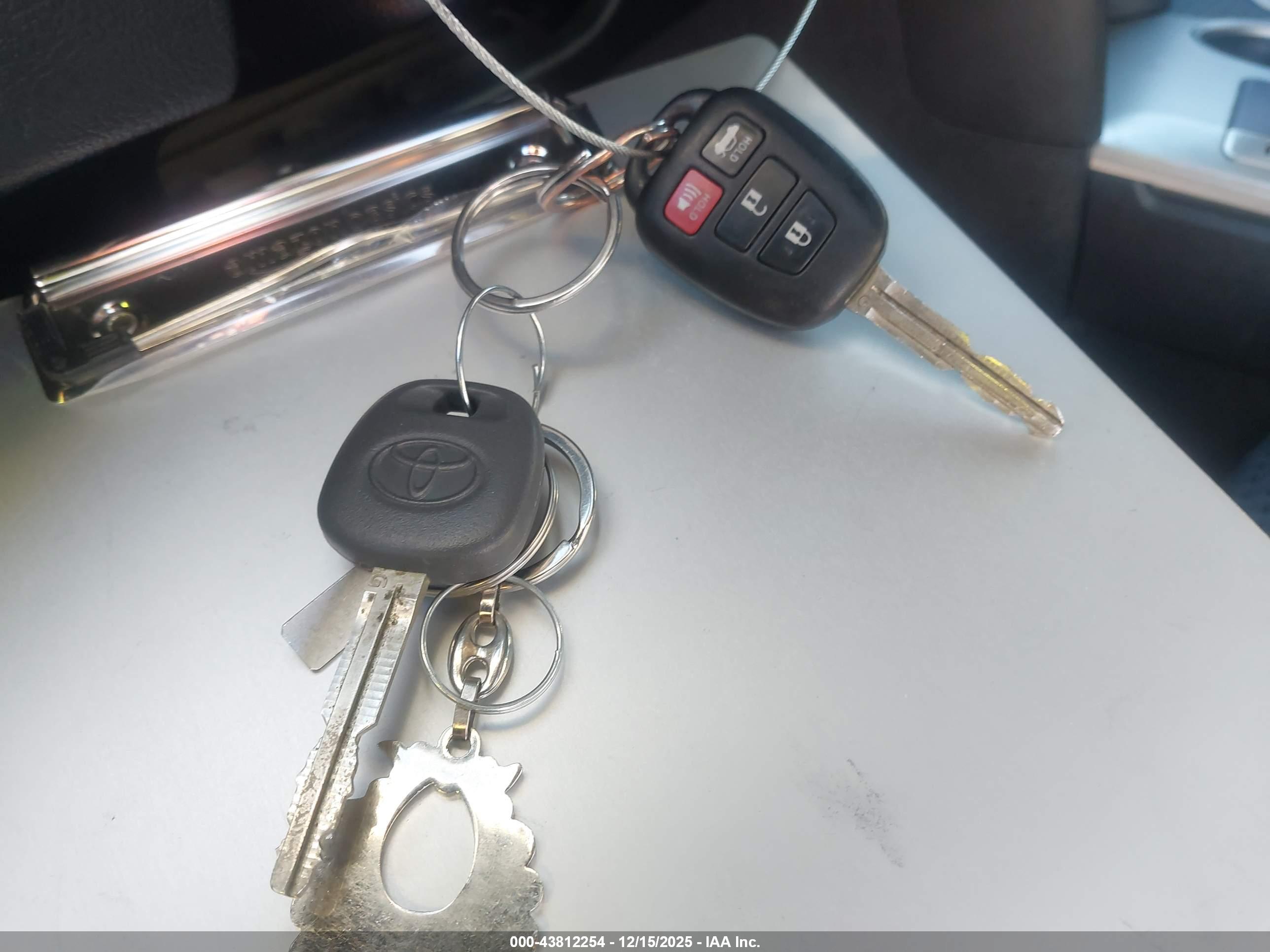 TOYOTA CAMRY image 11
