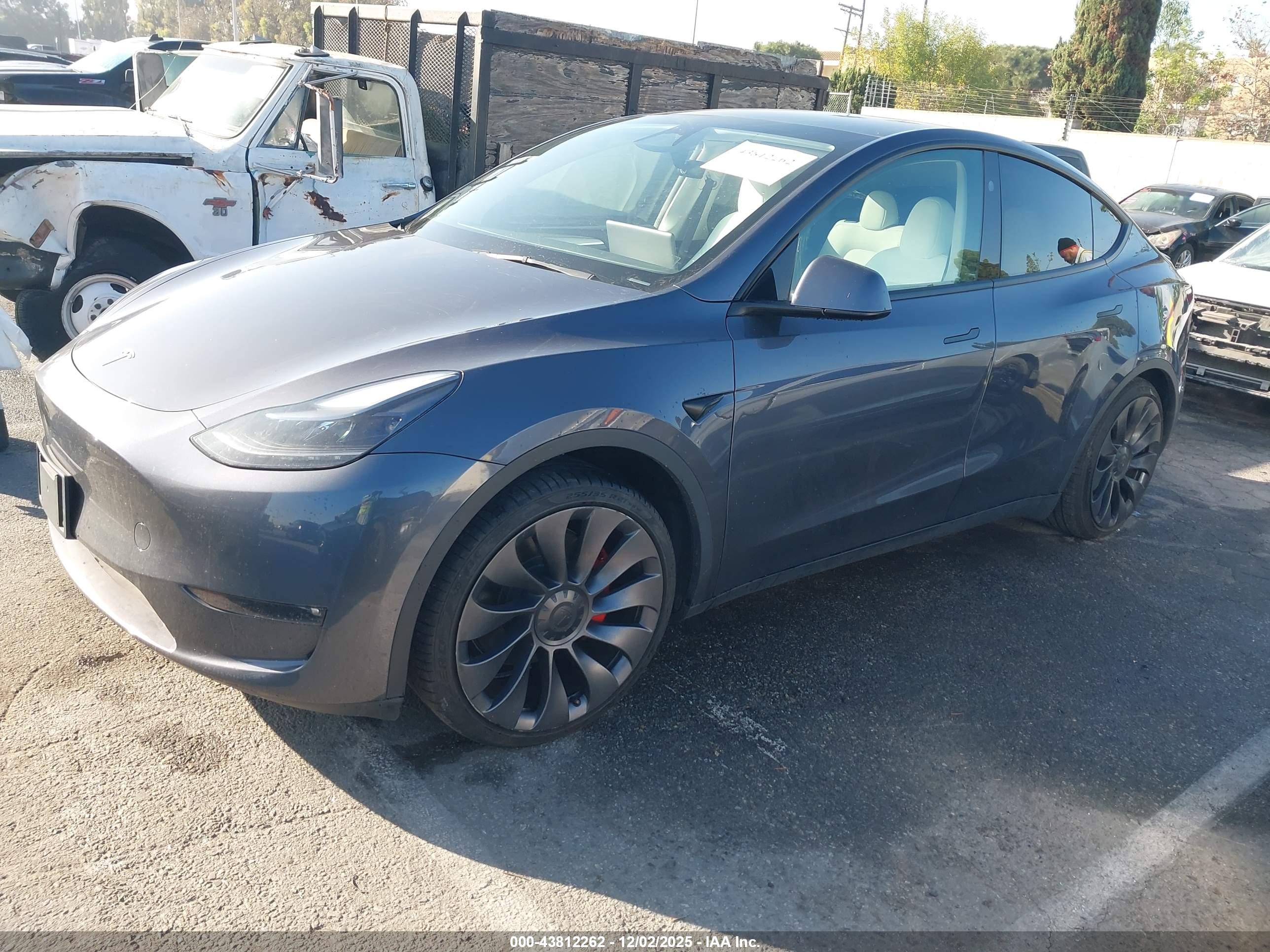 TESLA MODEL image 2