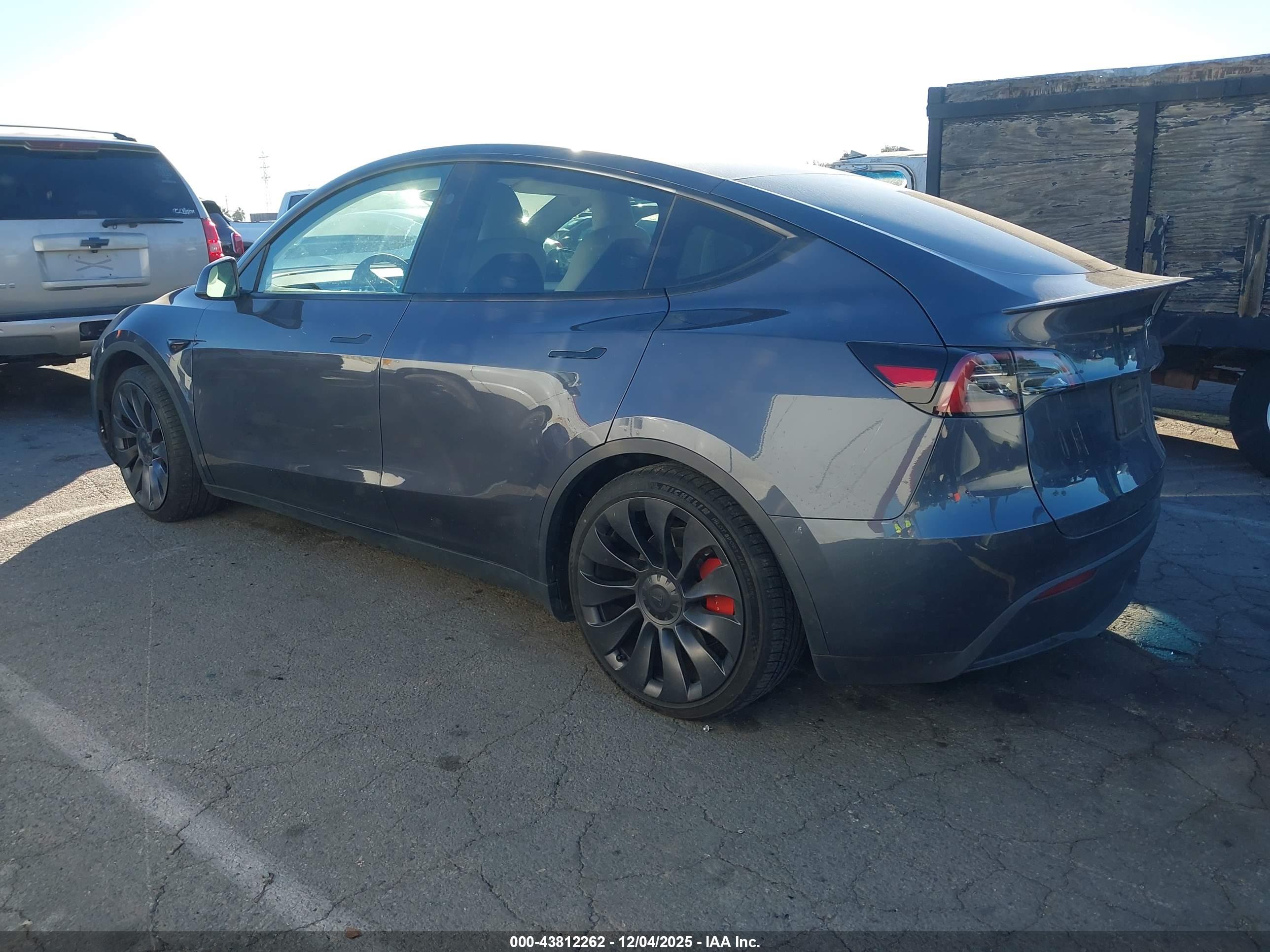 TESLA MODEL image 3