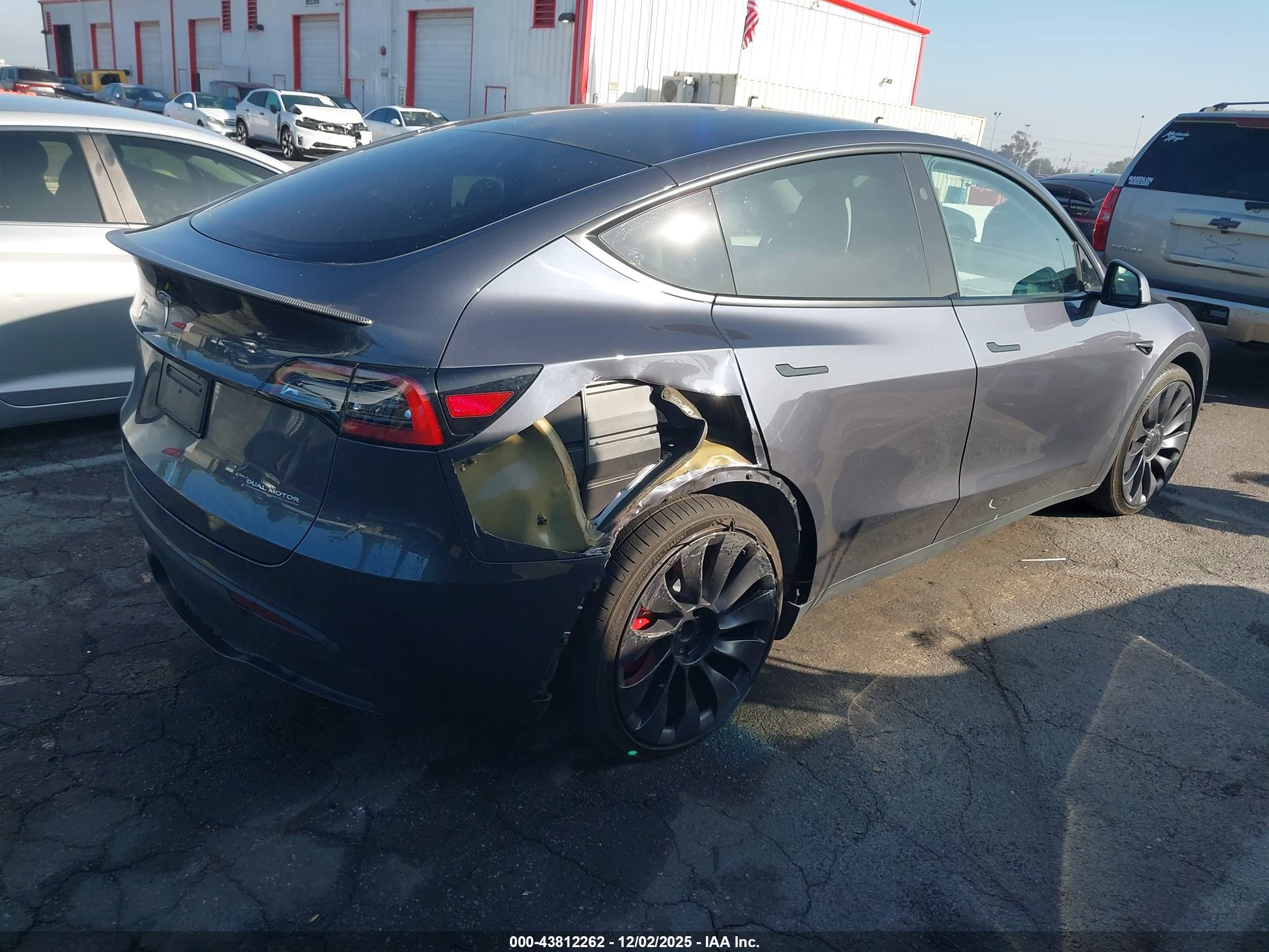 TESLA MODEL image 4