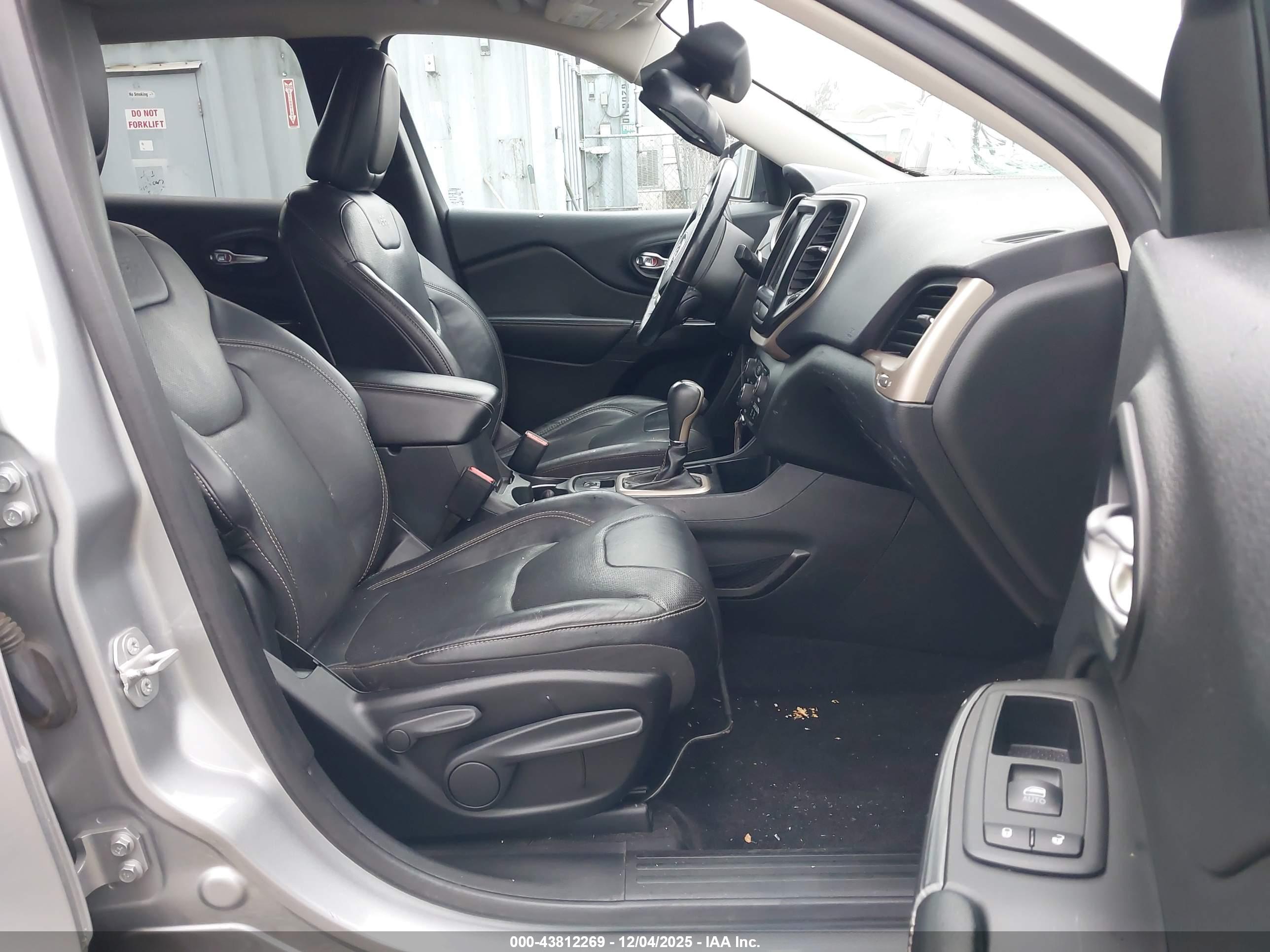 JEEP CHEROKEE image 5