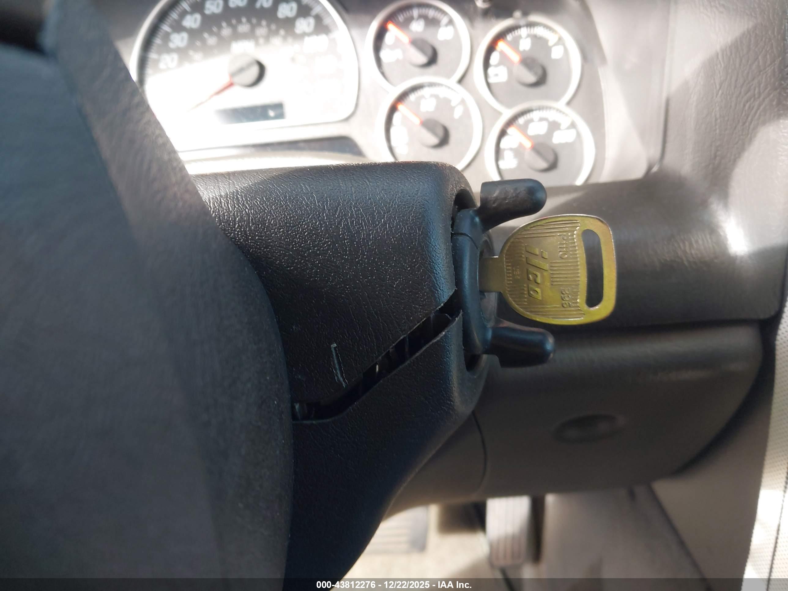 GMC ENVOY image 11
