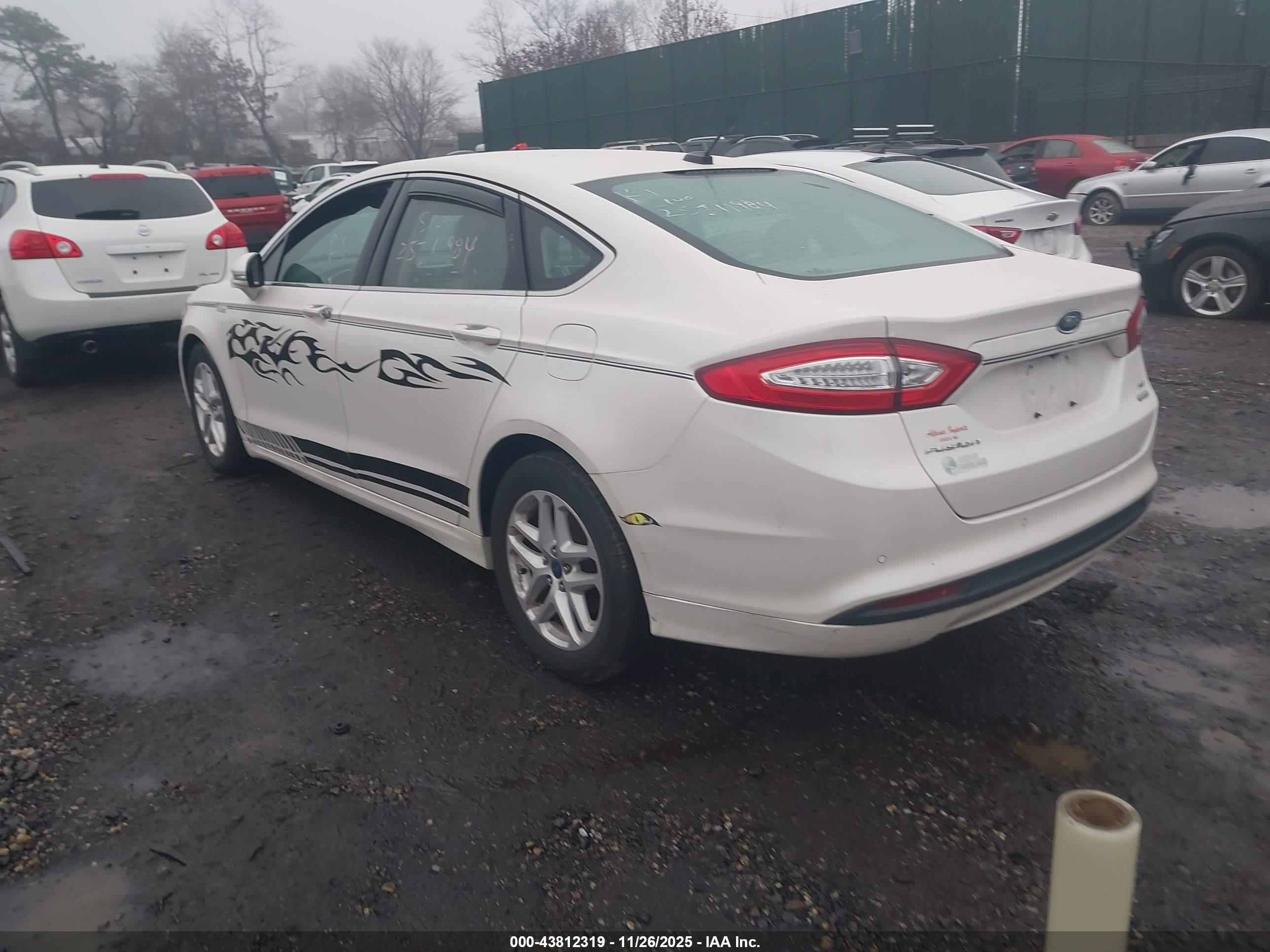 FORD FUSION image 3