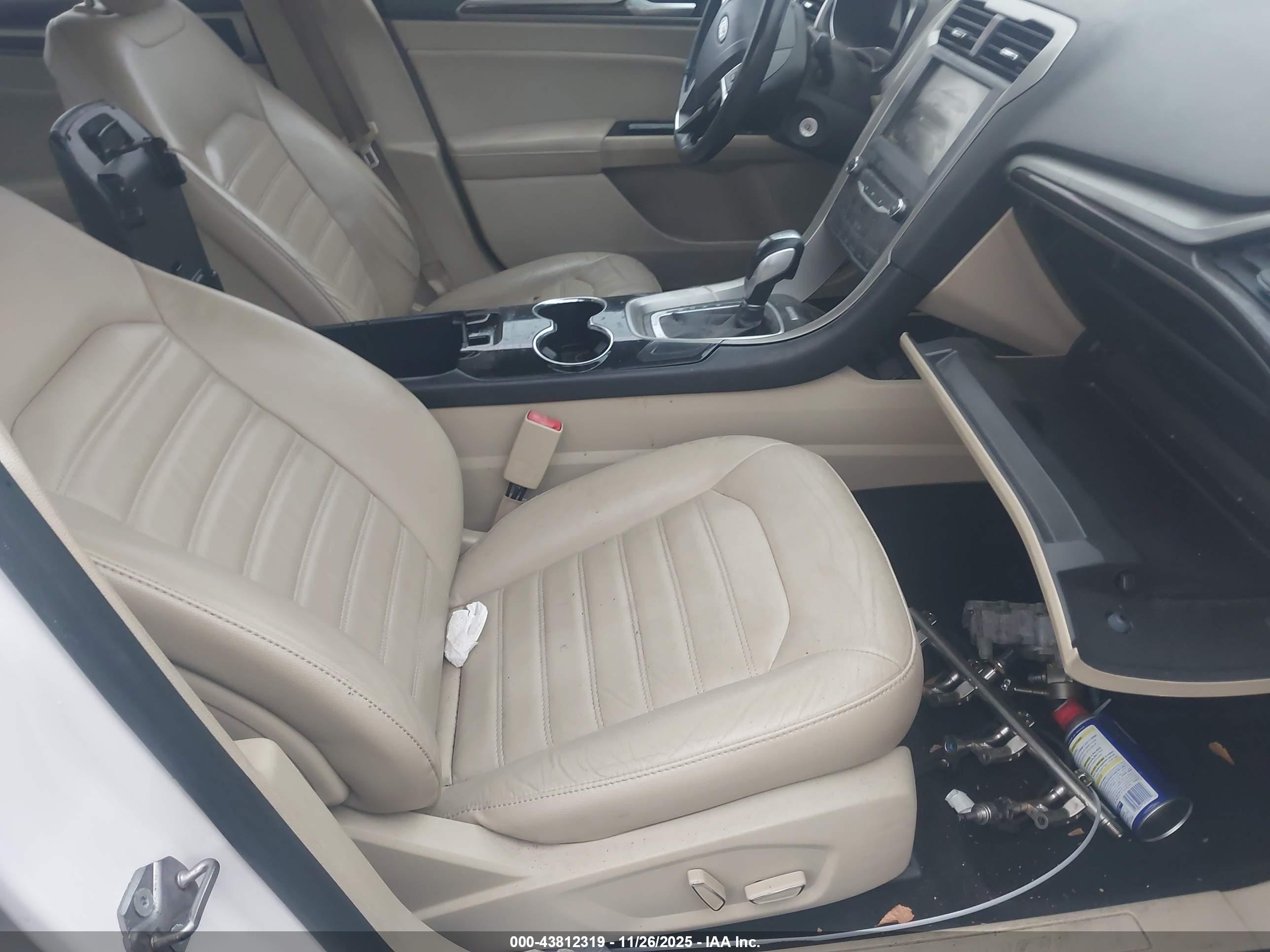 FORD FUSION image 5