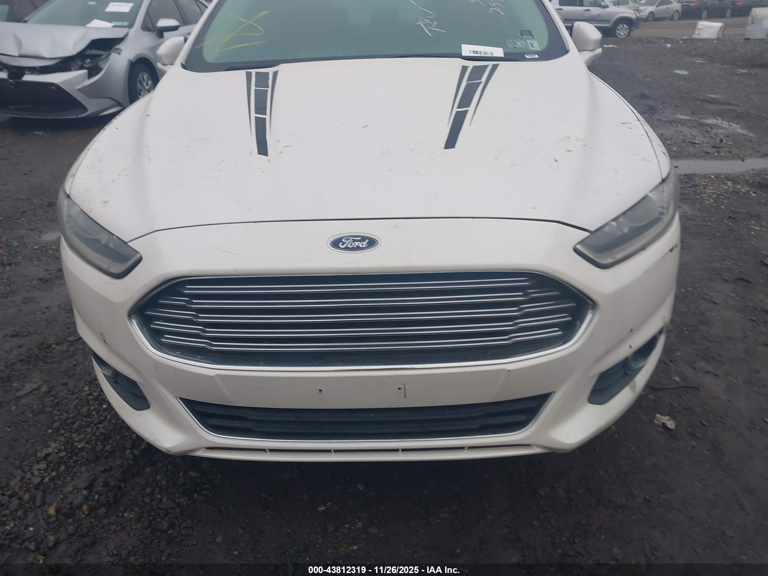 FORD FUSION image 6
