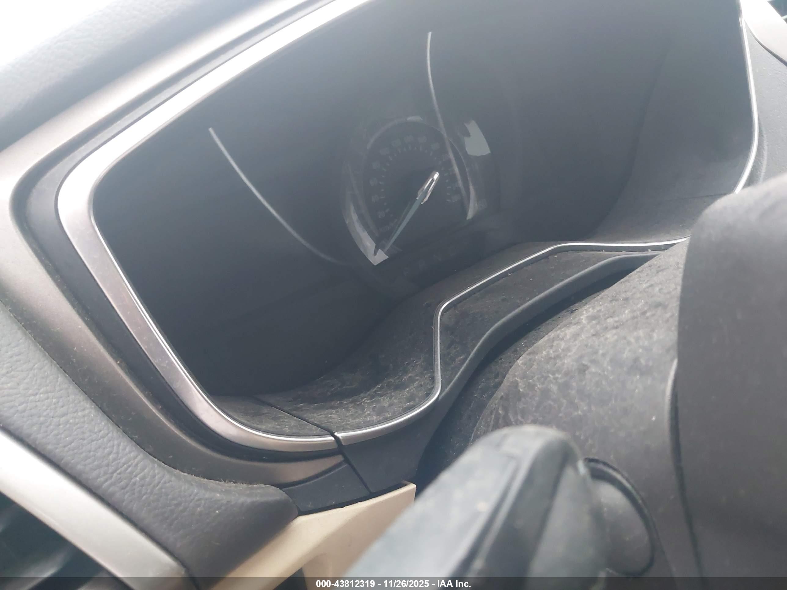 FORD FUSION image 7