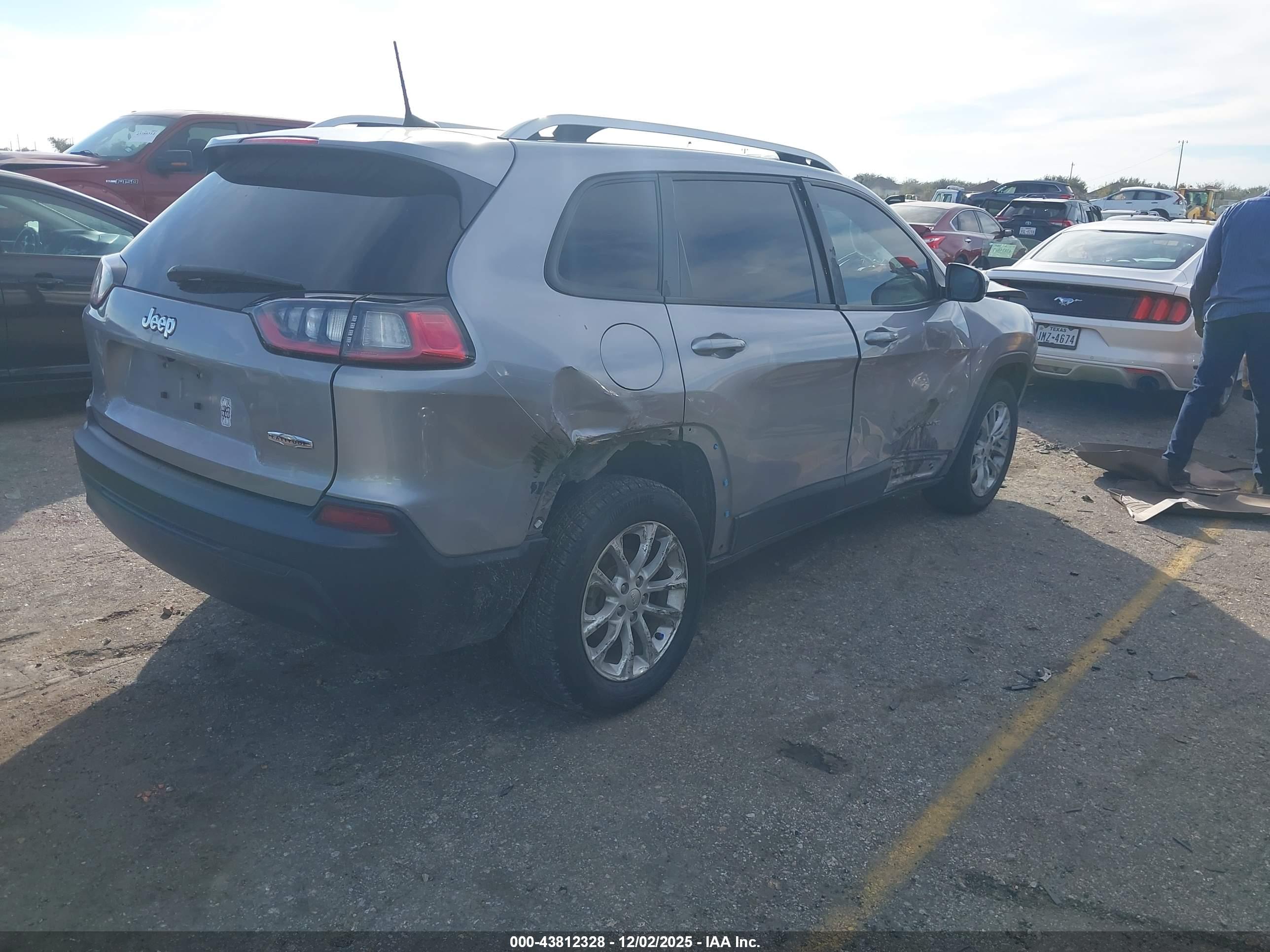 JEEP CHEROKEE image 4