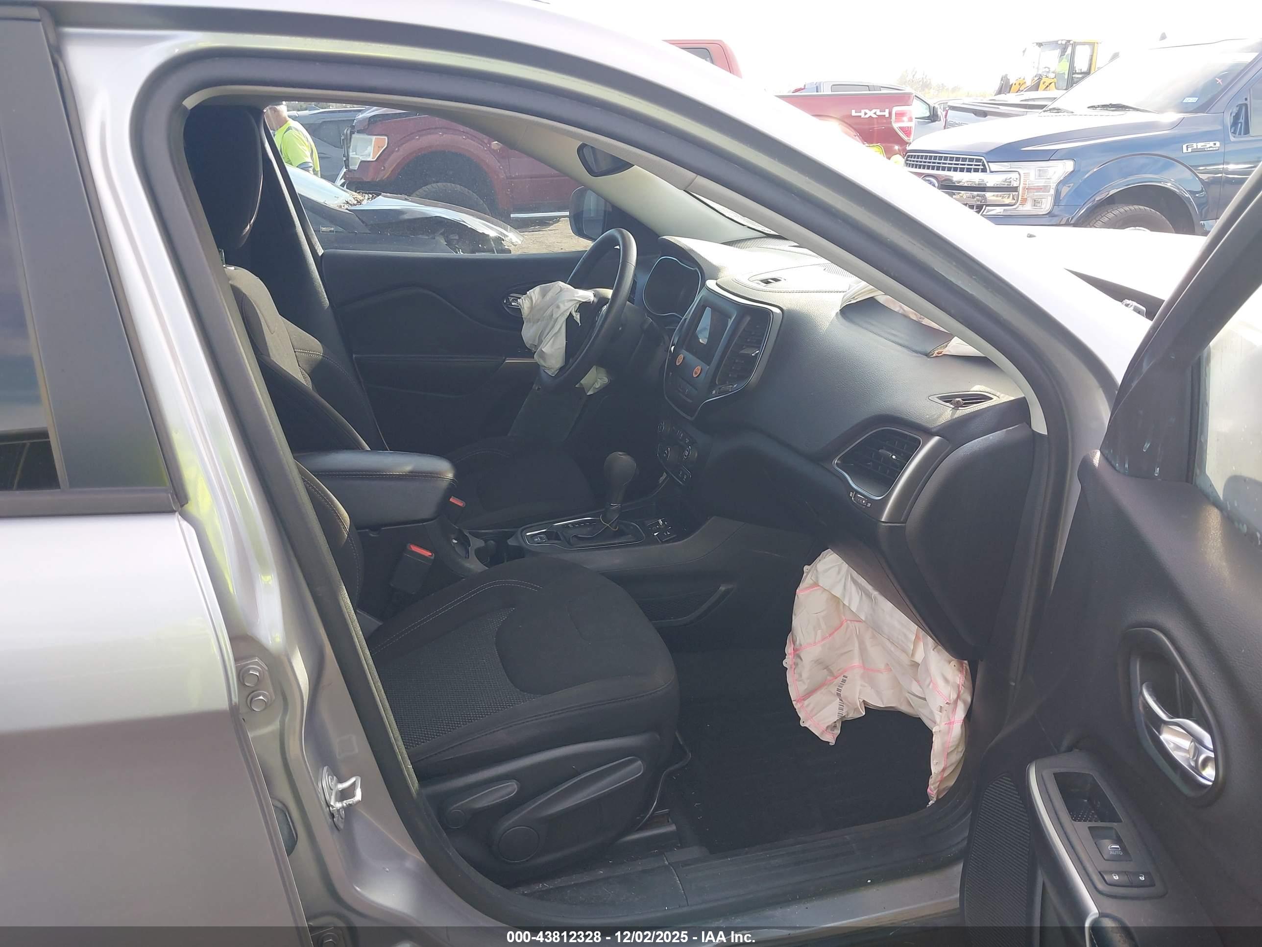 JEEP CHEROKEE image 5
