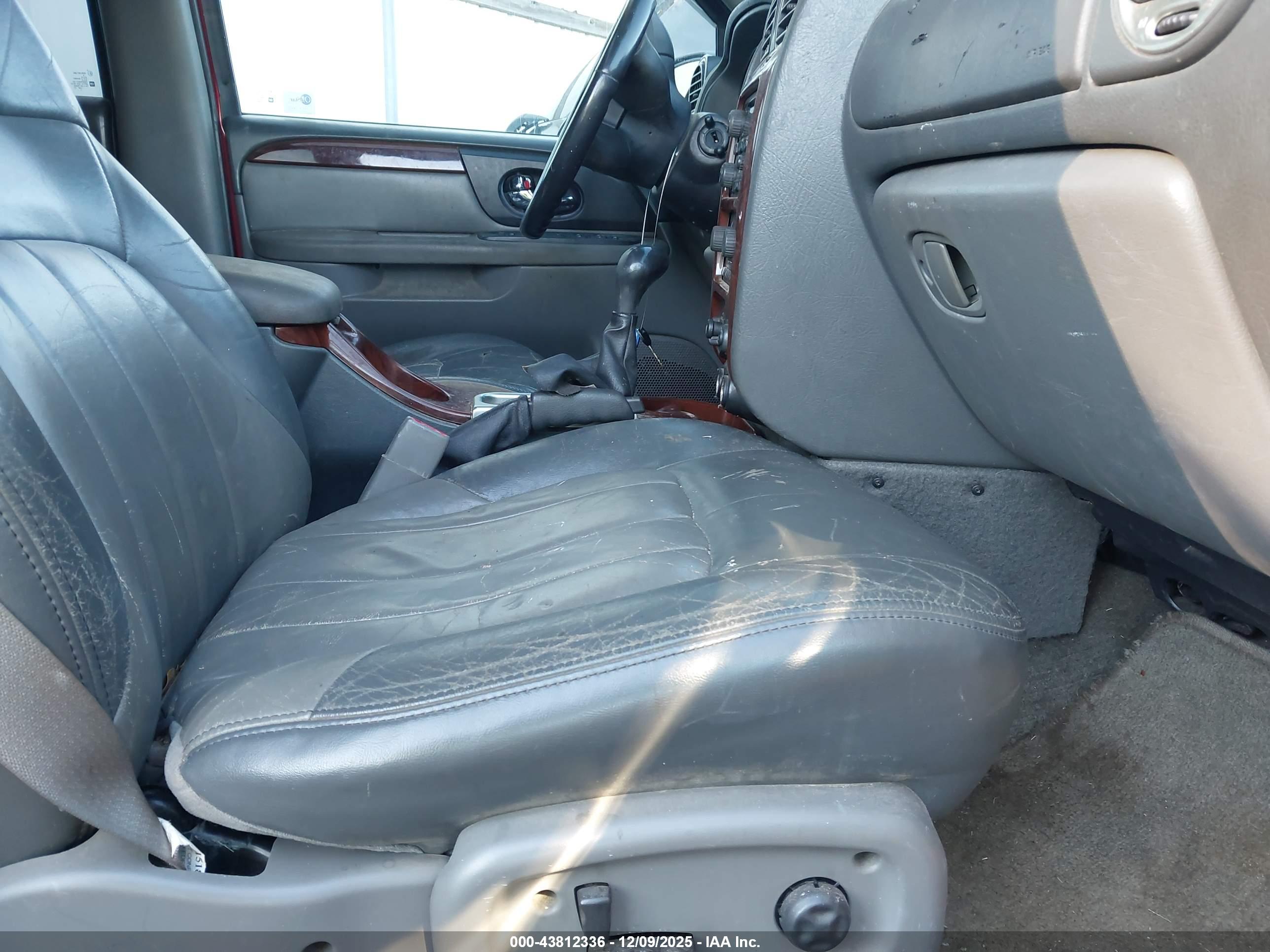 GMC ENVOY image 5
