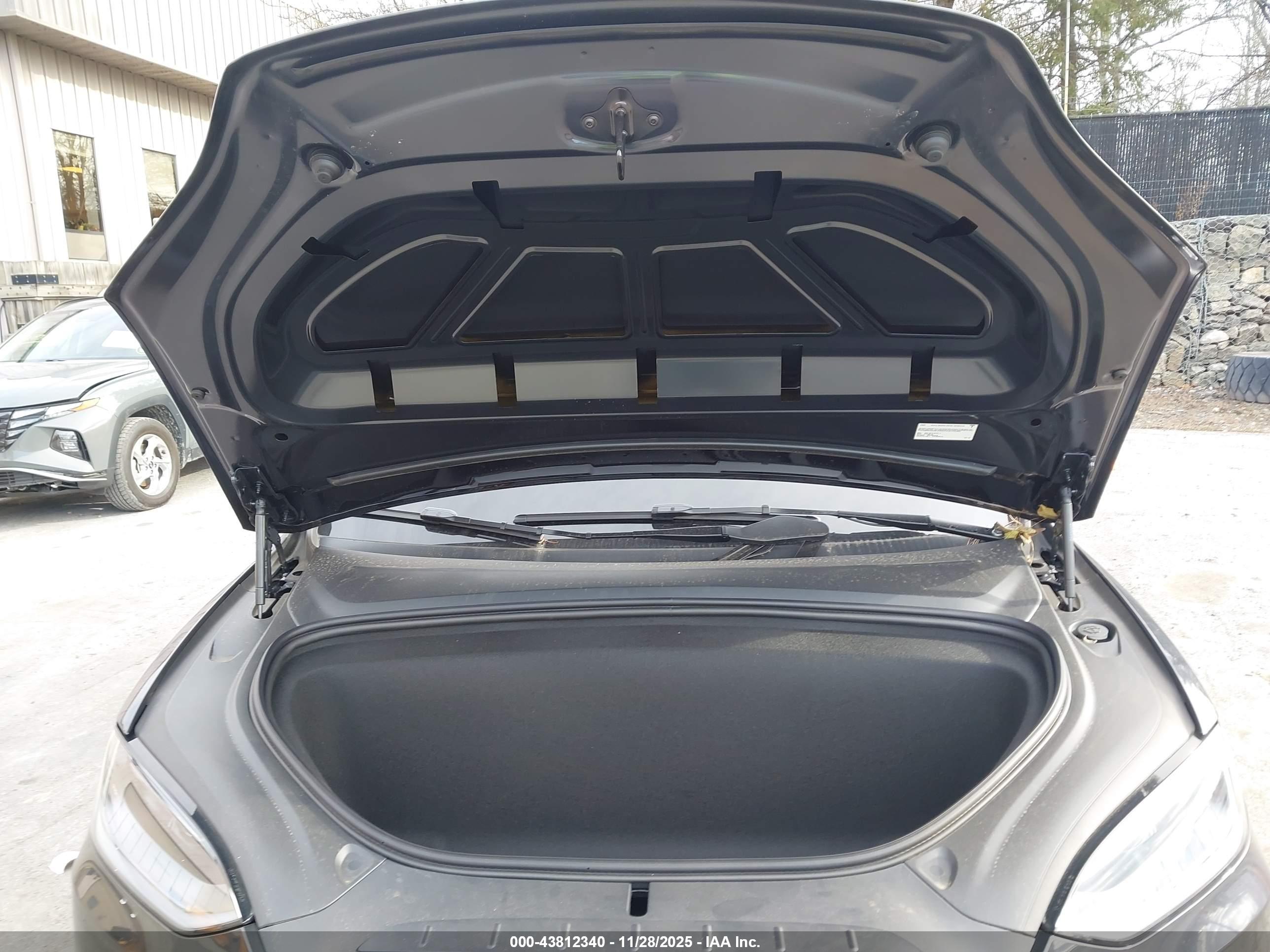 TESLA MODEL image 10