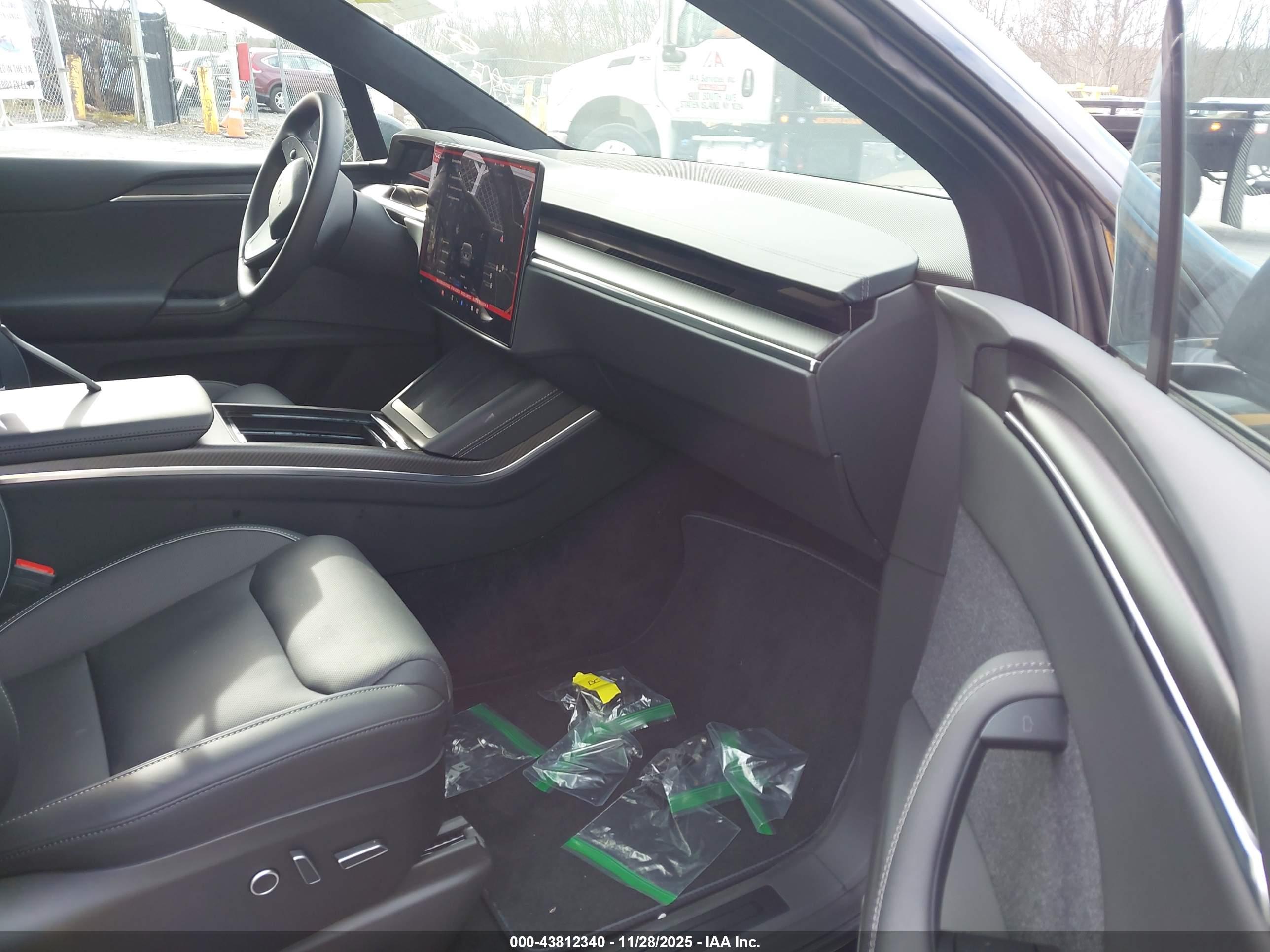 TESLA MODEL image 5