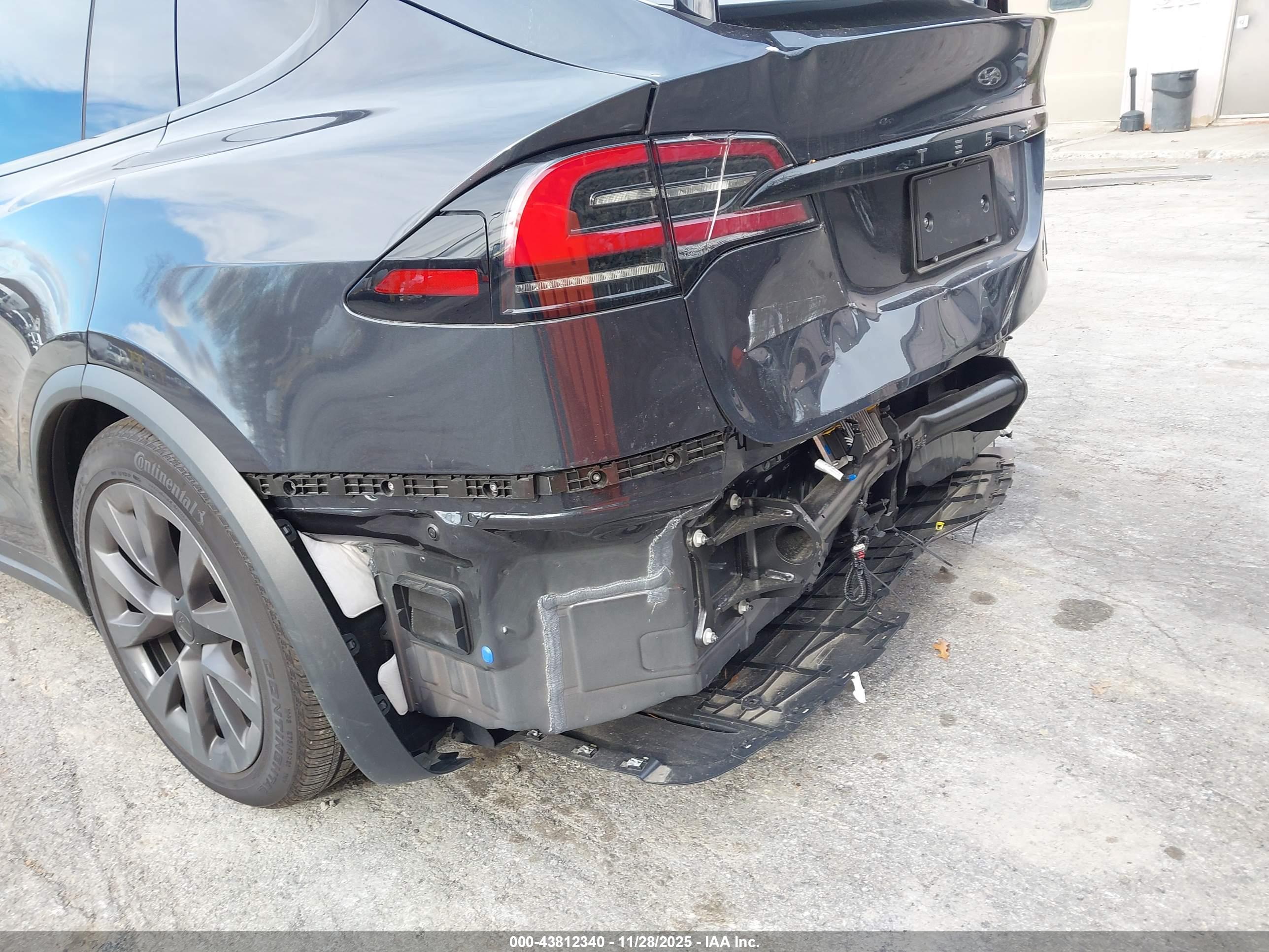 TESLA MODEL image 6
